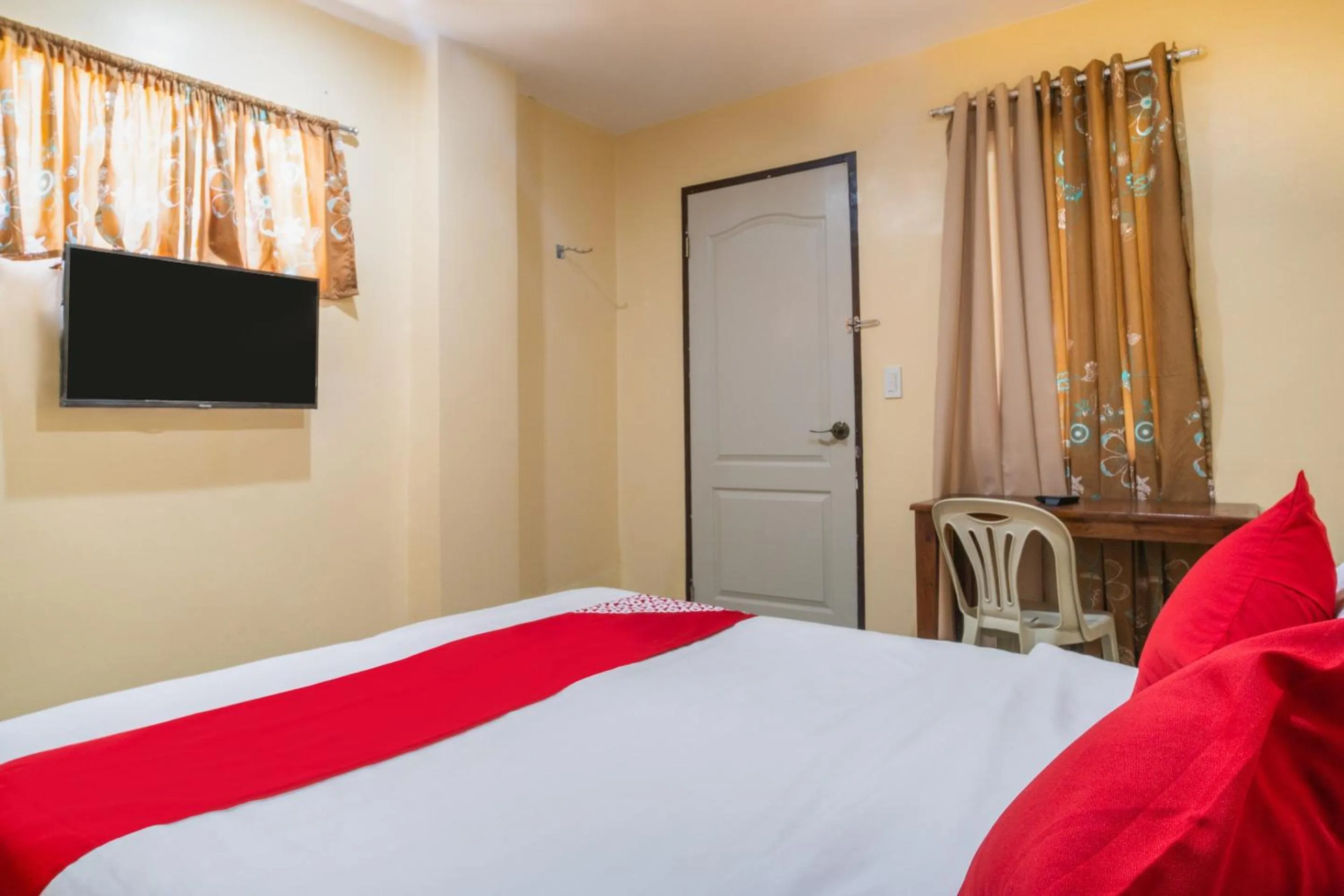 Bedroom in Super OYO 604 Chateau Cinco Dormitel