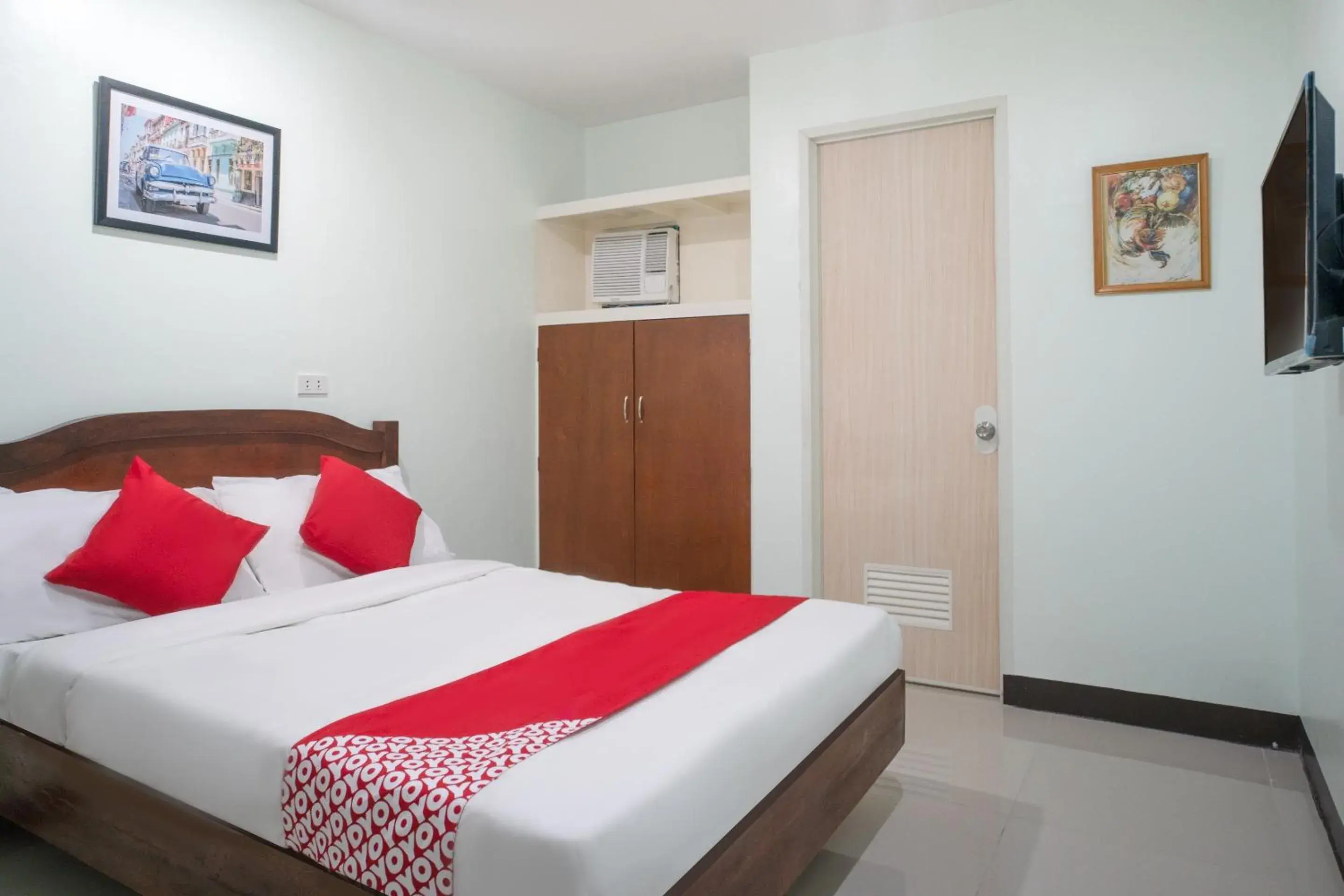 Bedroom in Super OYO 604 Chateau Cinco Dormitel Bedroom in Super OYO 604 Chateau Cinco Dormitel