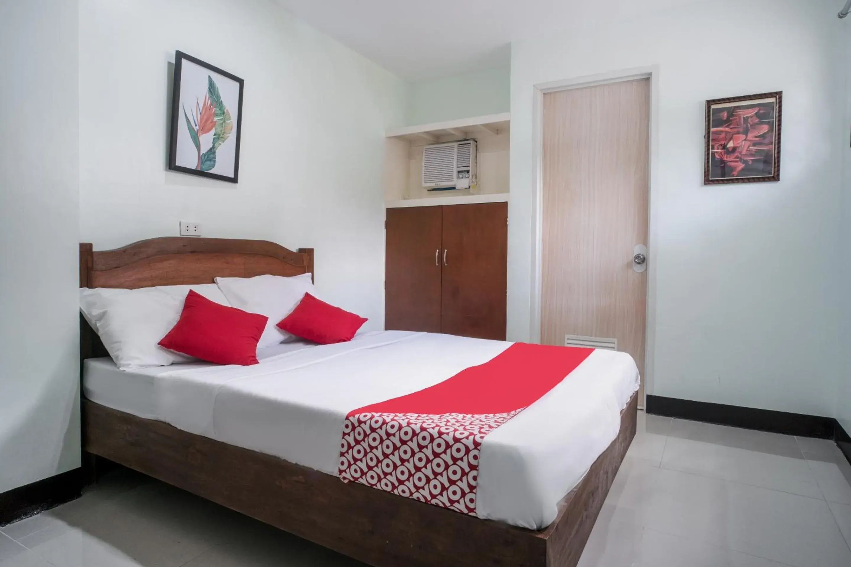 Bedroom in Super OYO 604 Chateau Cinco Dormitel Bedroom in Super OYO 604 Chateau Cinco Dormitel