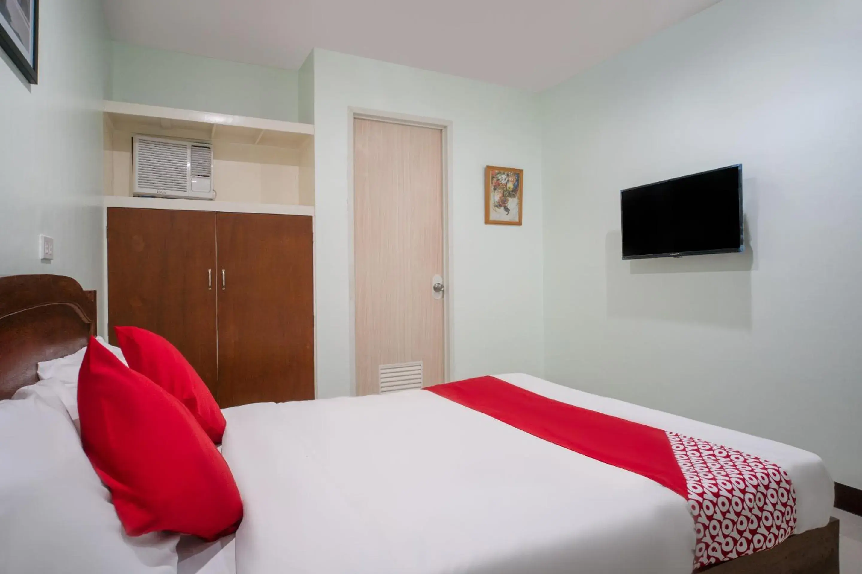 Bedroom in Super OYO 604 Chateau Cinco Dormitel Bedroom in Super OYO 604 Chateau Cinco Dormitel