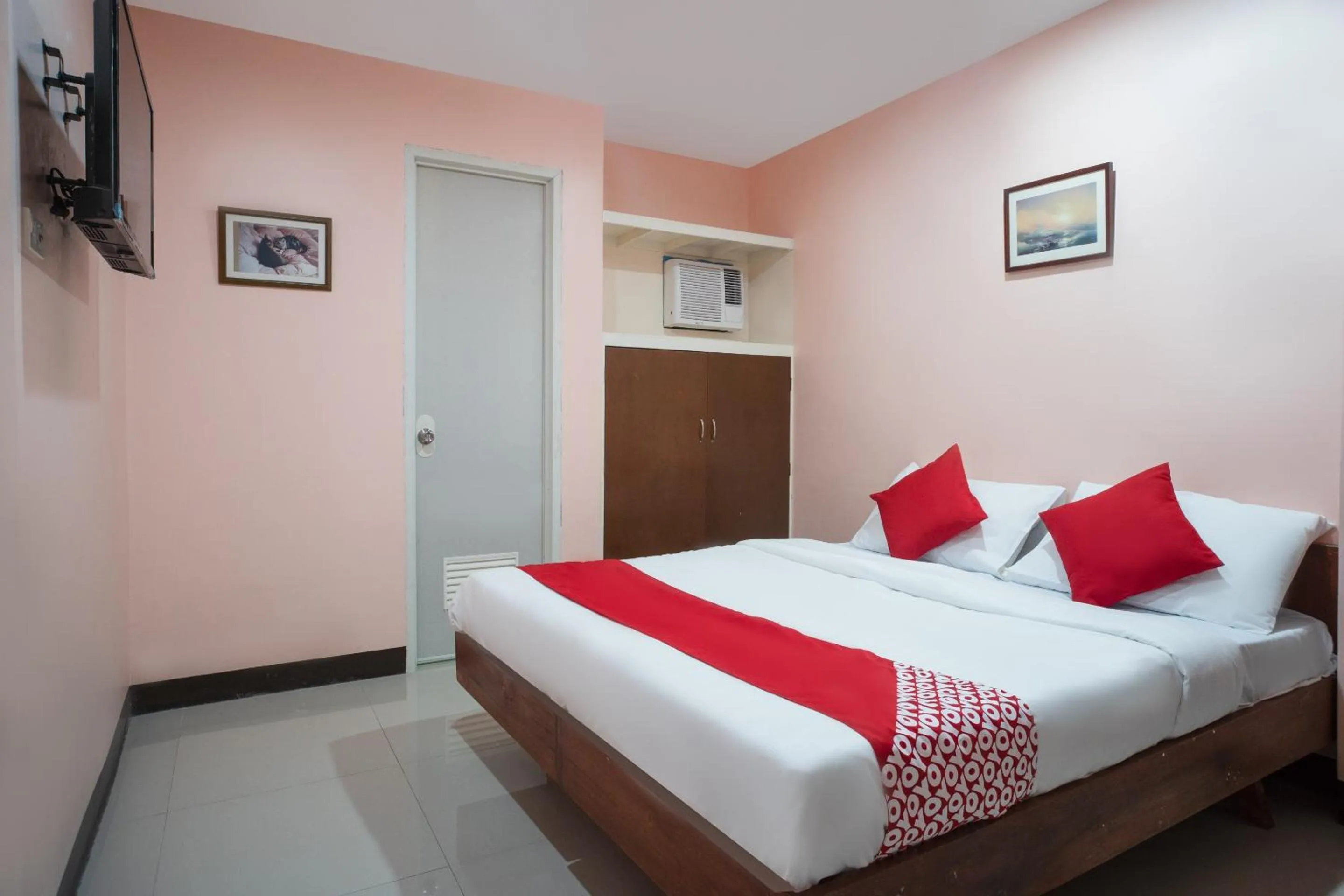 Bedroom in Super OYO 604 Chateau Cinco Dormitel