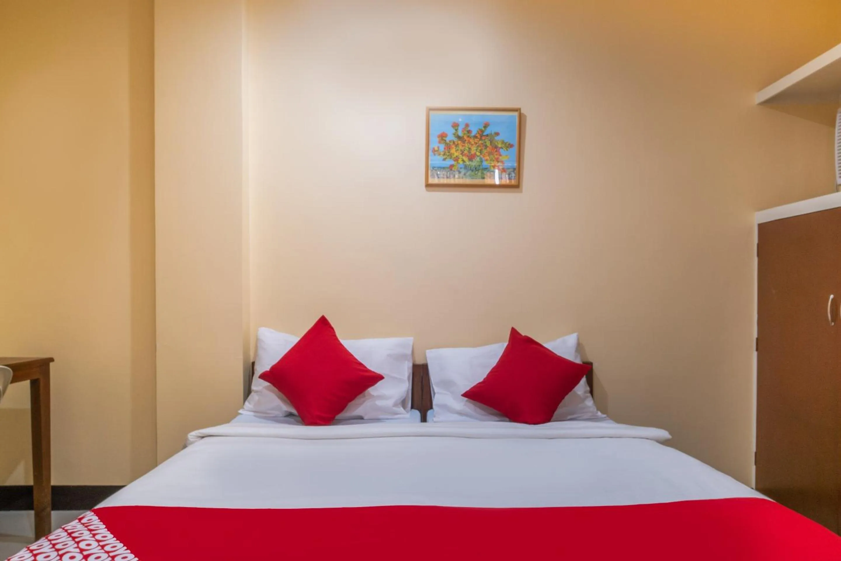 Bedroom in Super OYO 604 Chateau Cinco Dormitel