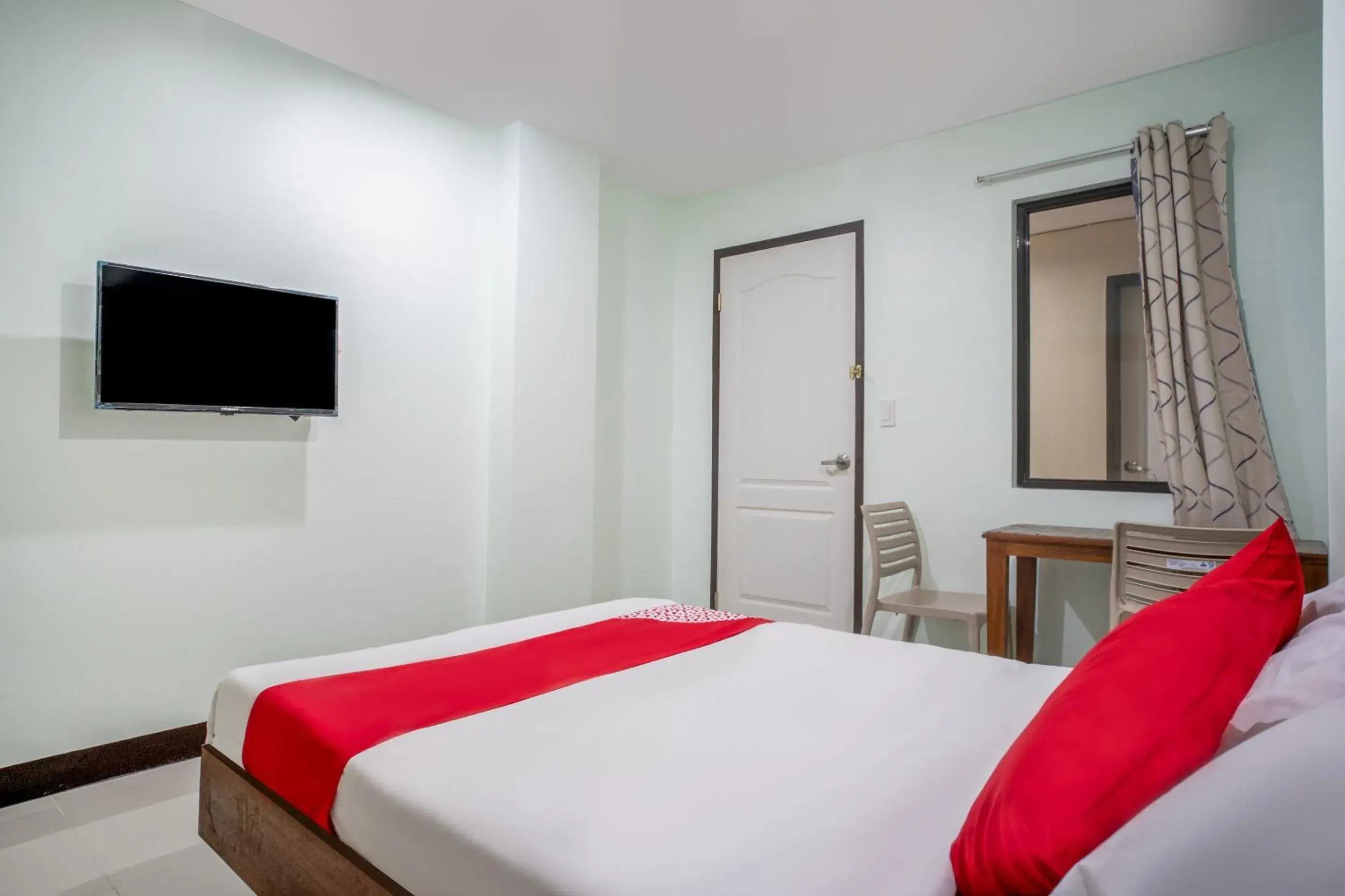 Bedroom in Super OYO 604 Chateau Cinco Dormitel Bedroom in Super OYO 604 Chateau Cinco Dormitel