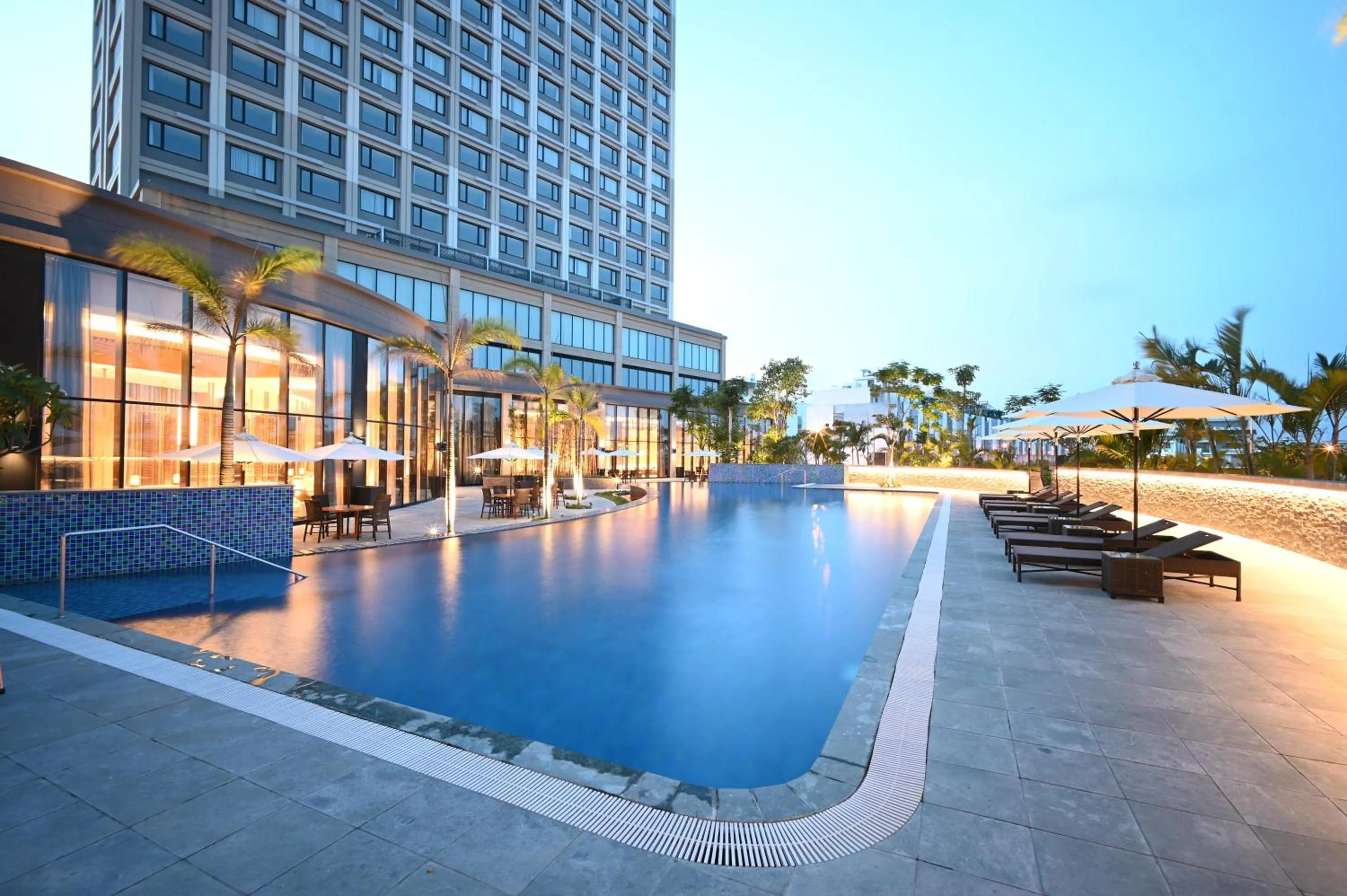 Swimming pool in Hotel Nikko Hai Phong