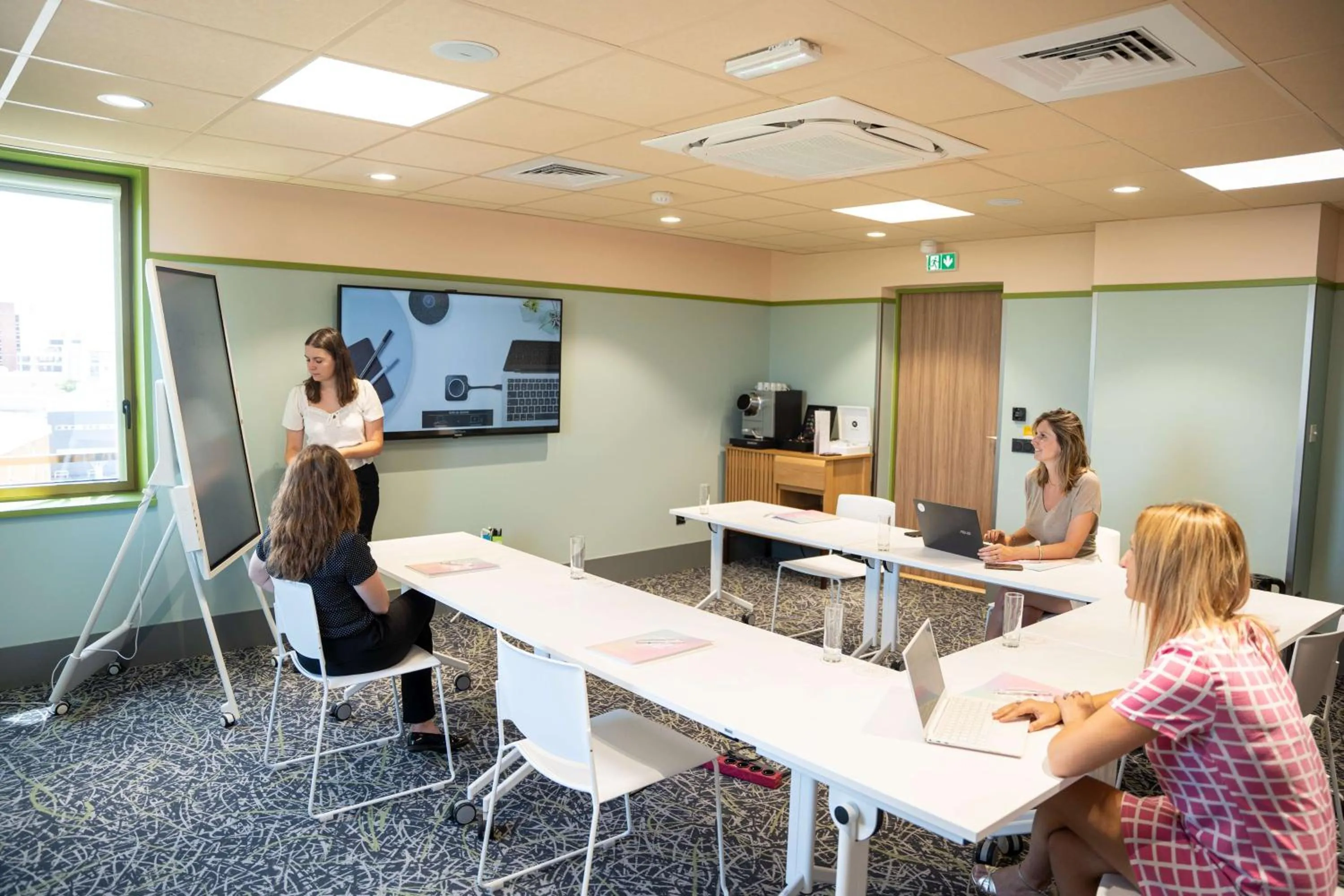 Meeting/conference room in Aiden by Best Western Clermont-Ferrand Hotel & Spa