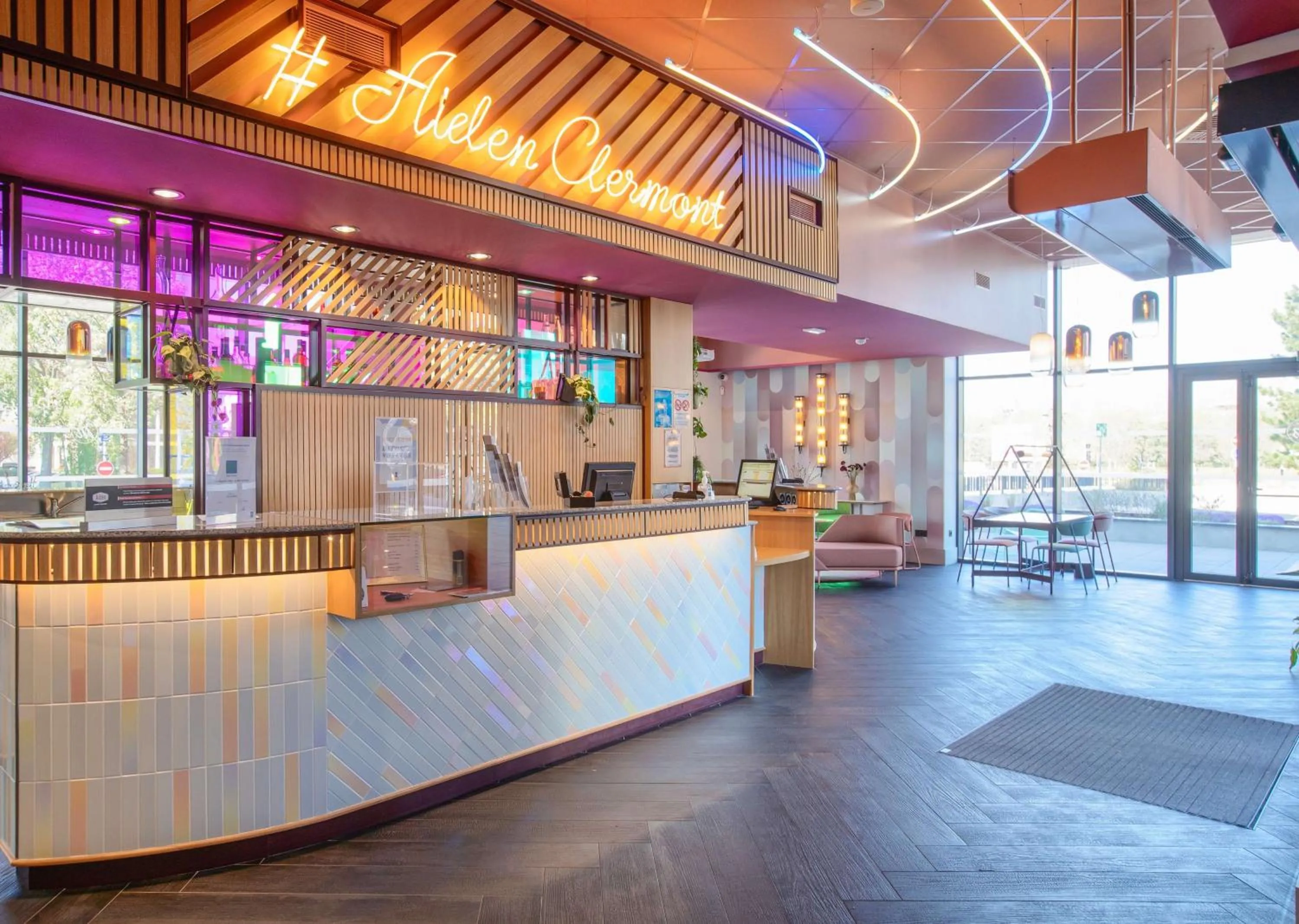 Lobby or reception in Aiden by Best Western Clermont-Ferrand Hotel & Spa