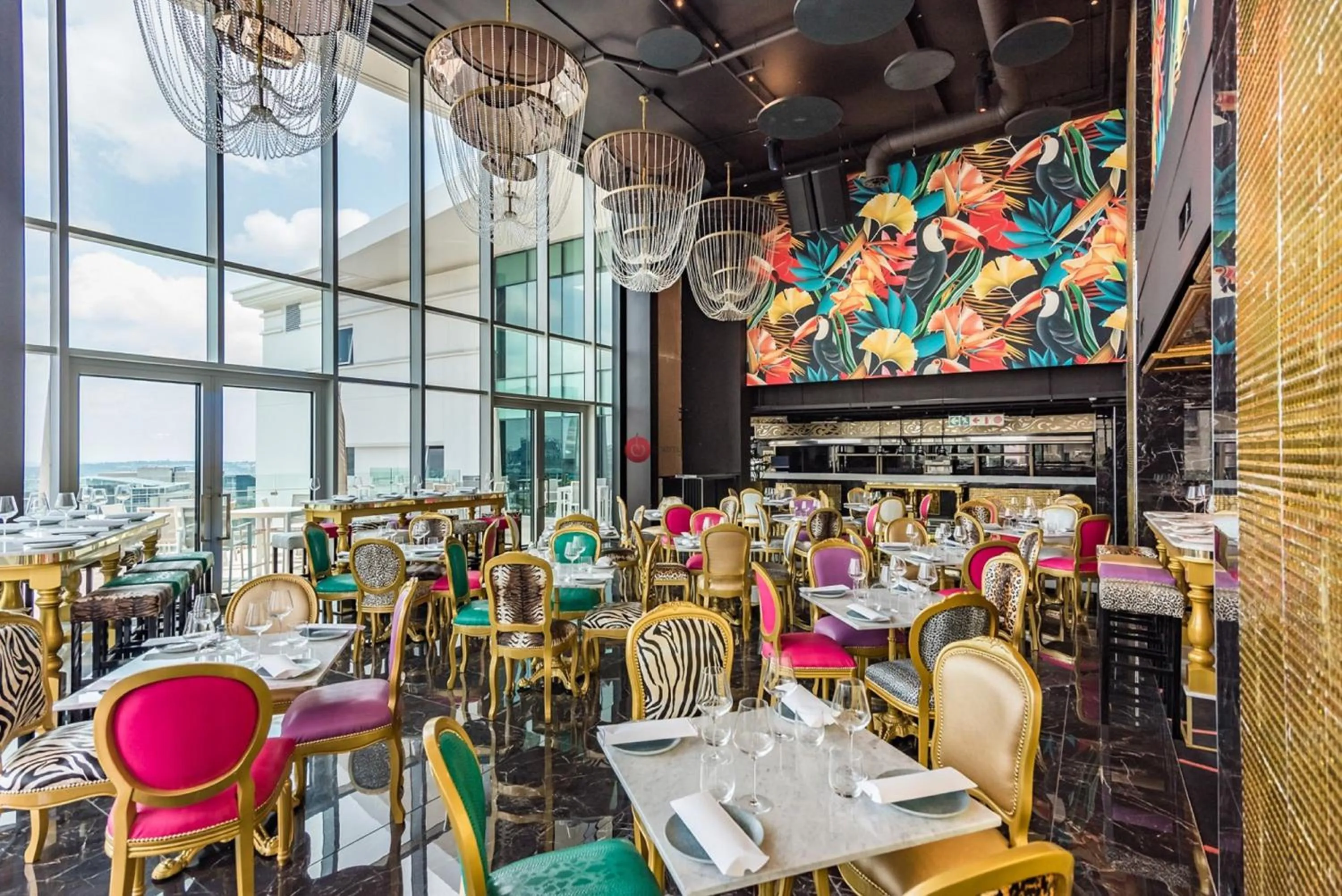 Restaurant/places to eat in Hotel Sky Sandton