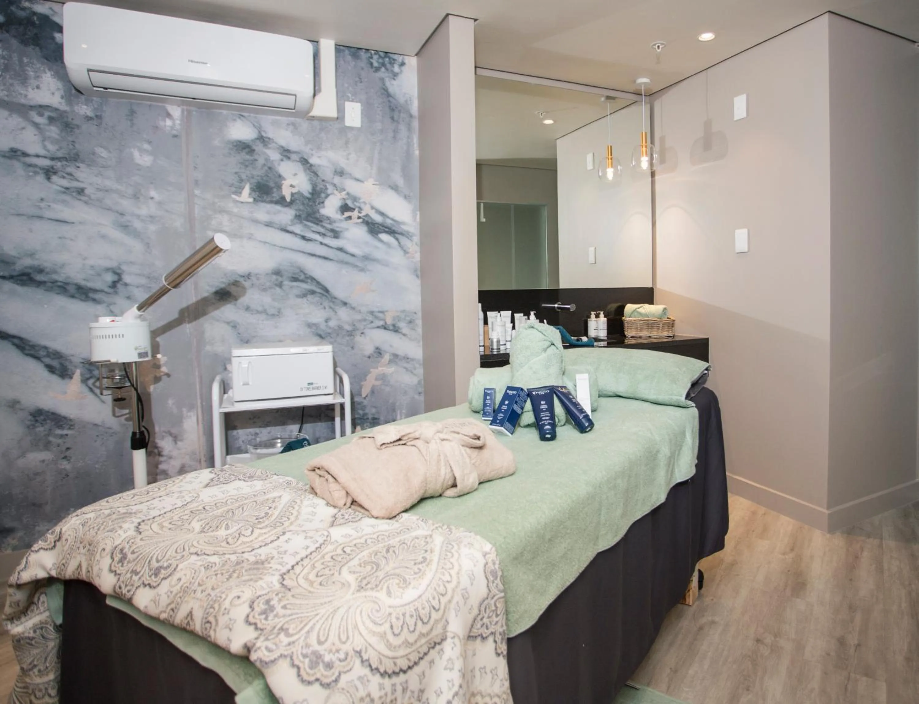 Spa and wellness centre/facilities, Bed in Hotel Sky Sandton