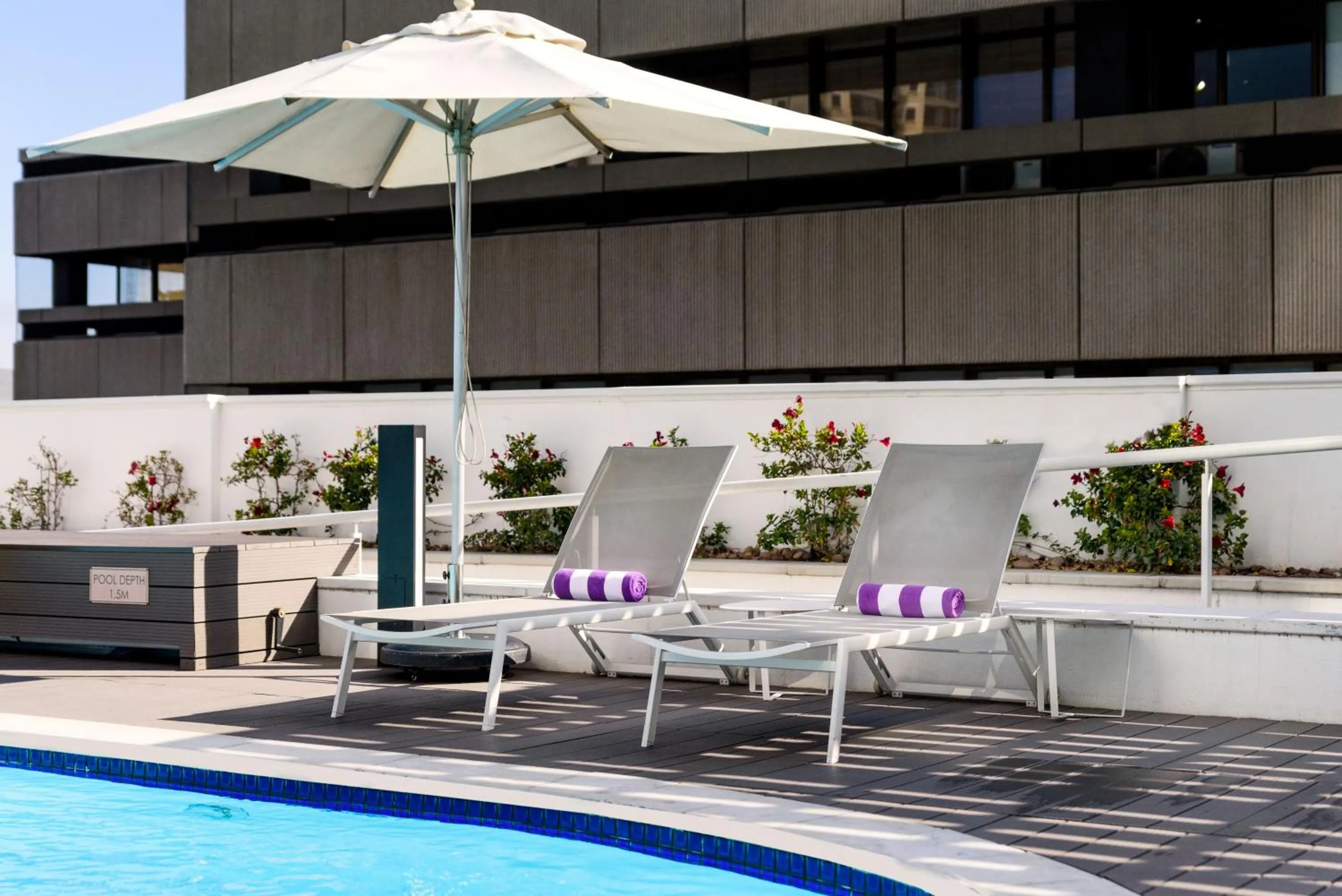 Swimming pool in Hotel Sky Sandton