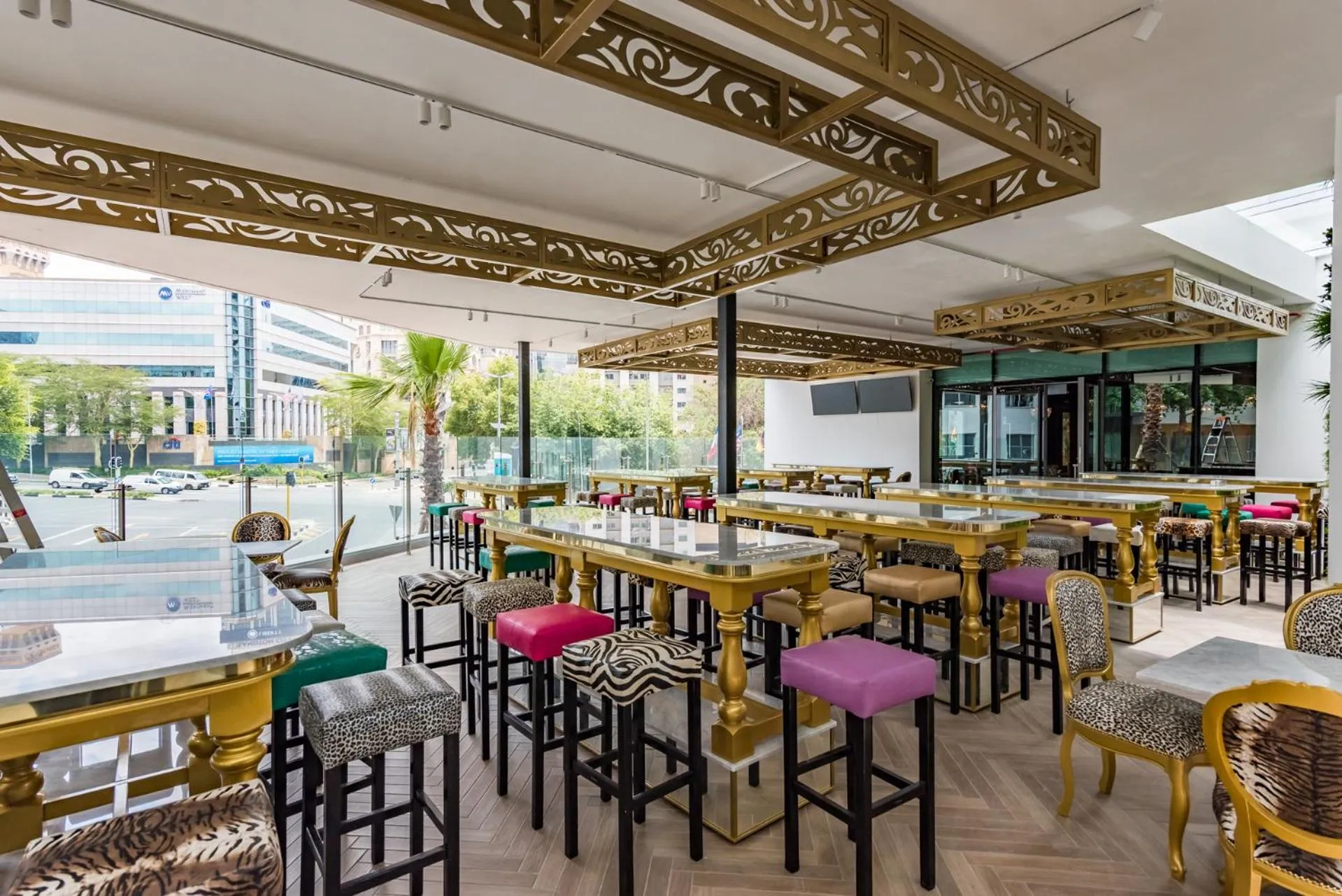 Restaurant/places to eat in Hotel Sky Sandton