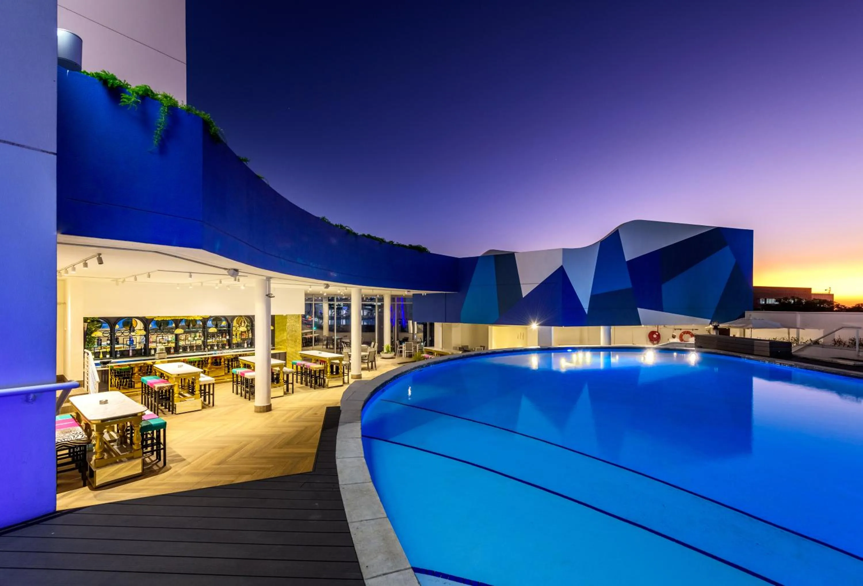 Swimming pool in Hotel Sky Sandton