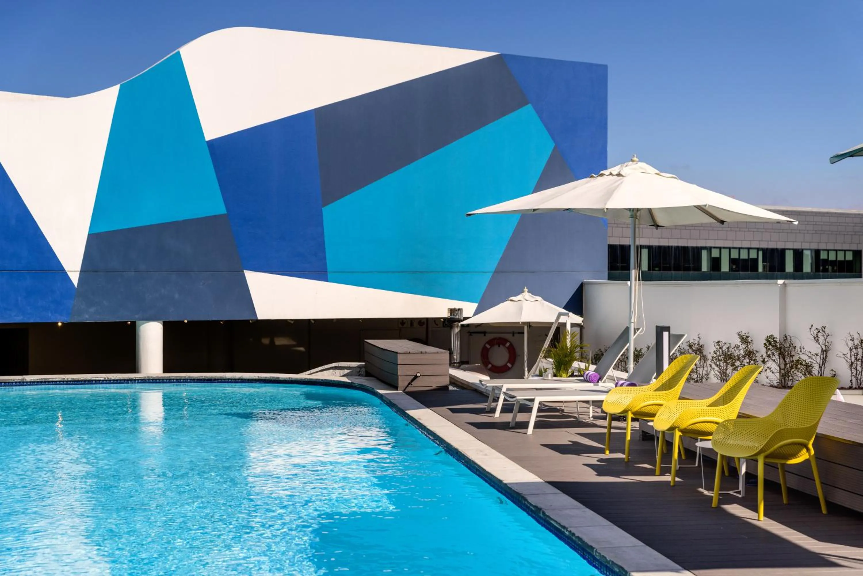 Swimming pool in Hotel Sky Sandton