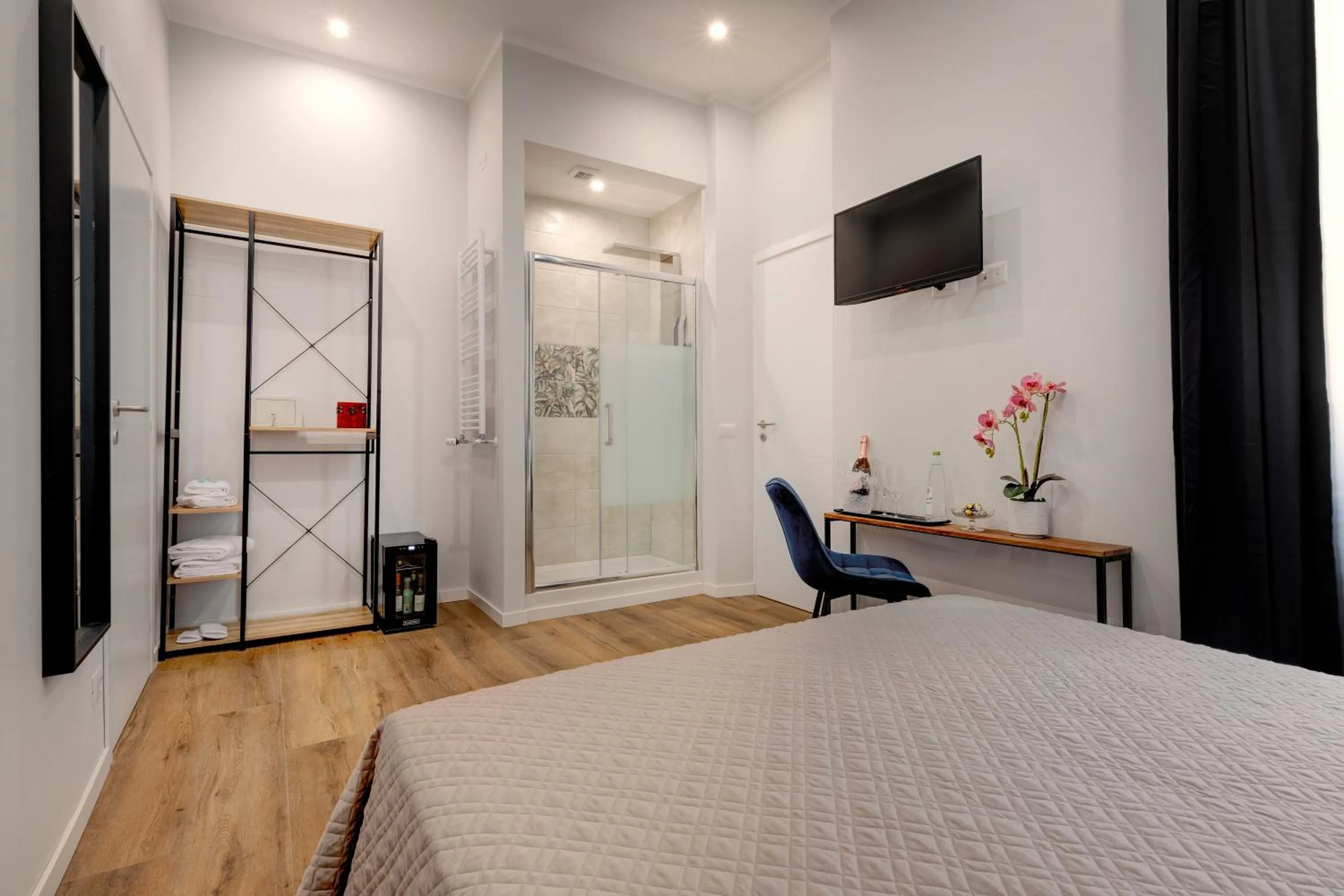 Photo of the whole room, Bed in The Venue Sistina