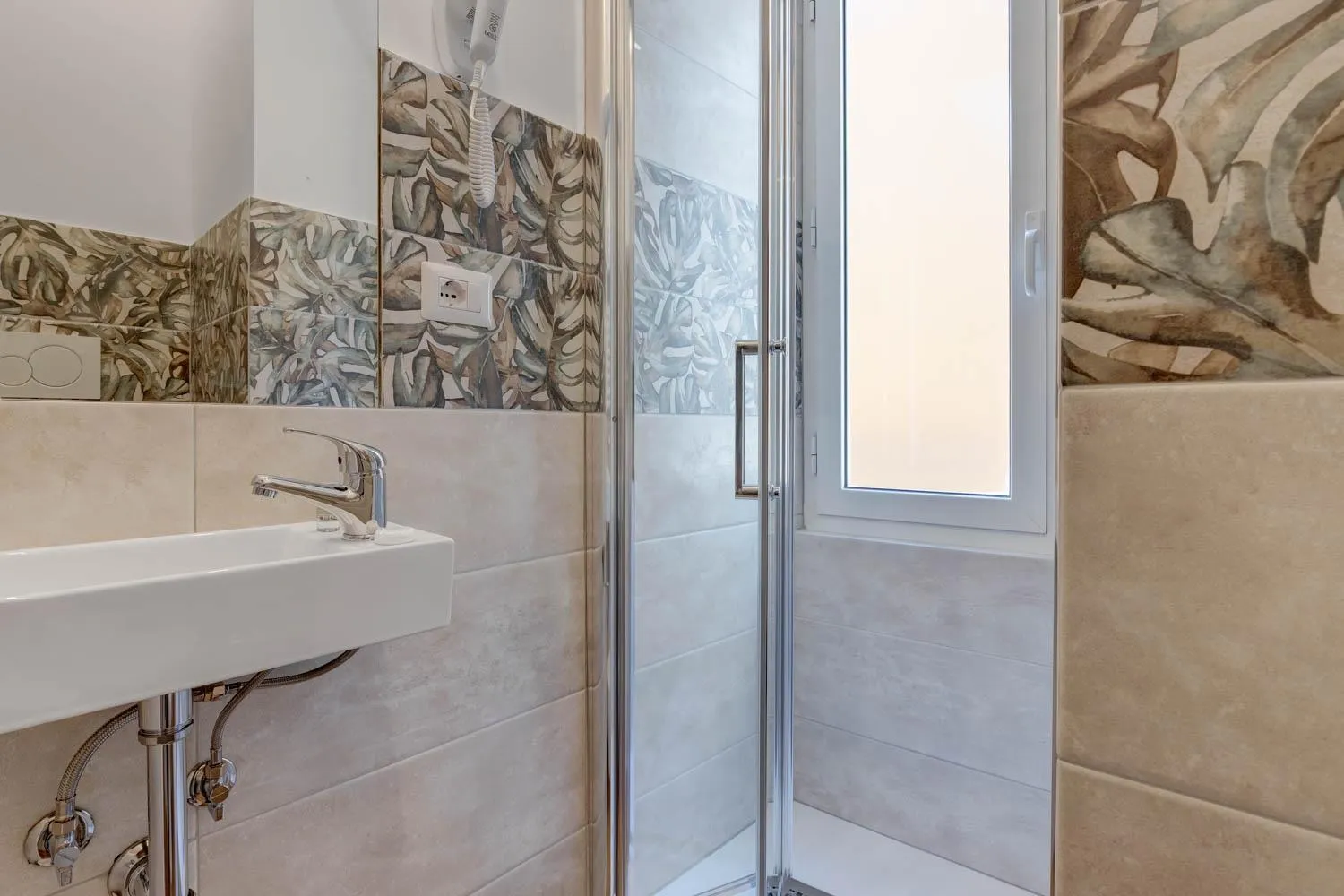 Shower in The Venue Sistina