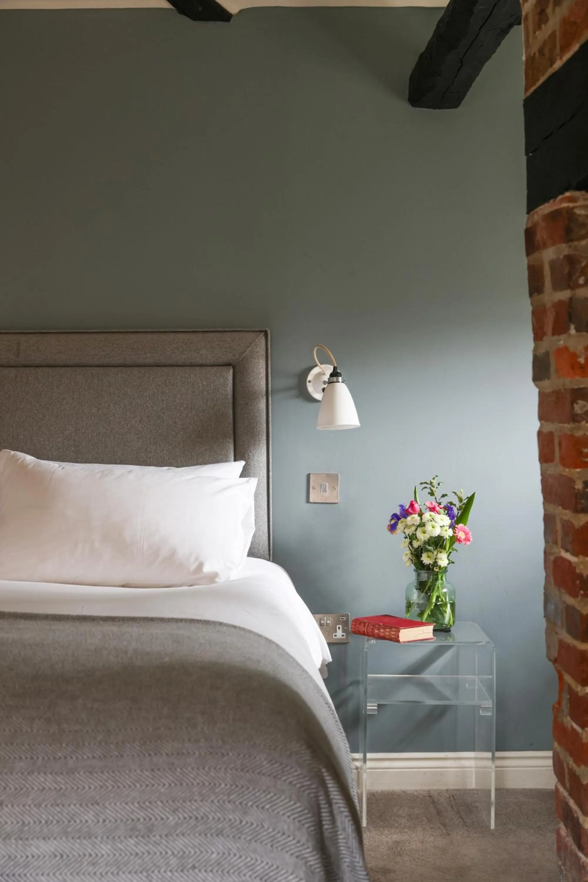 Bedroom, Bed in The Swan at Forest Row