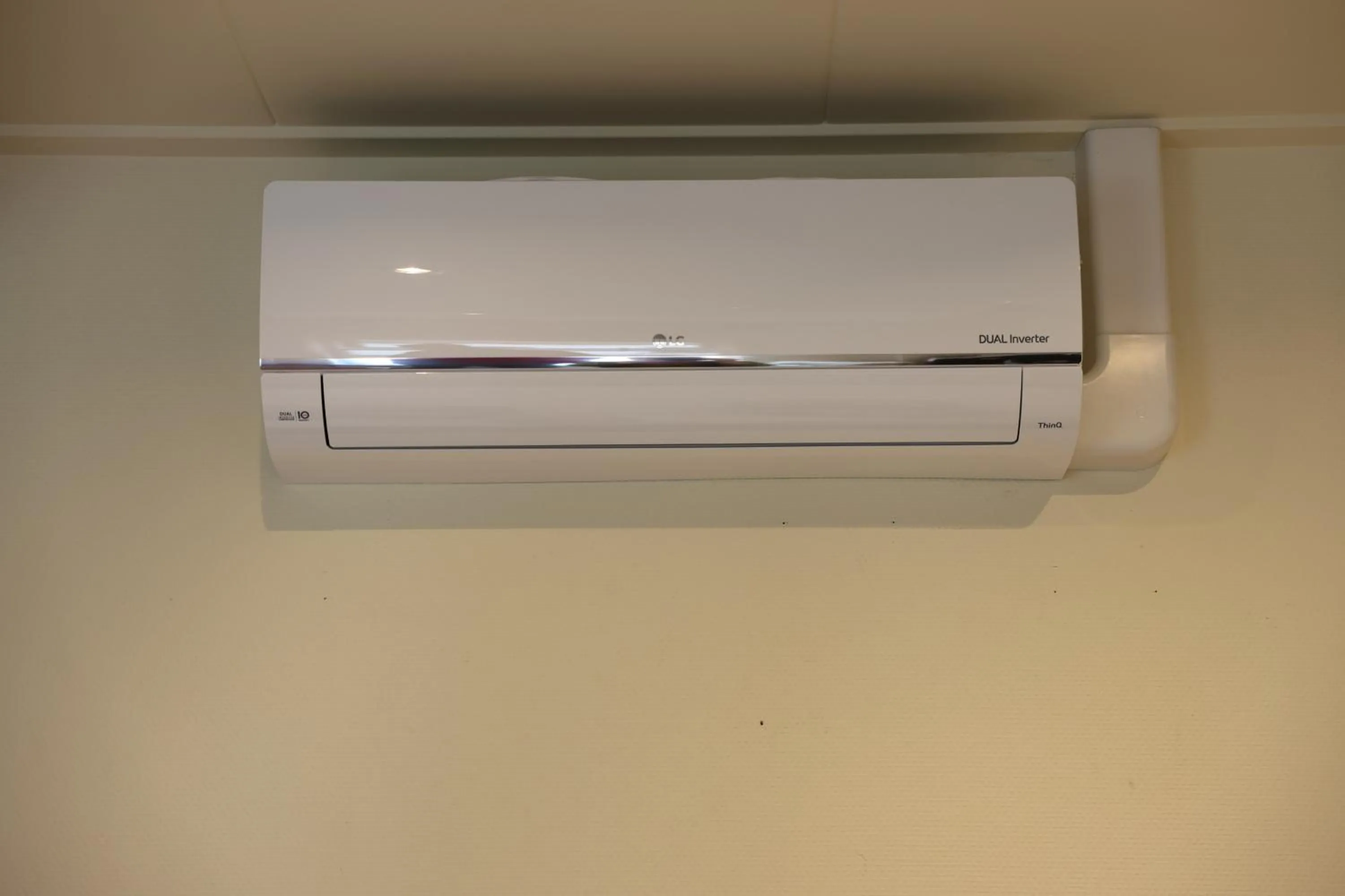 air conditioner in B & B Marrum Hotel Marrum