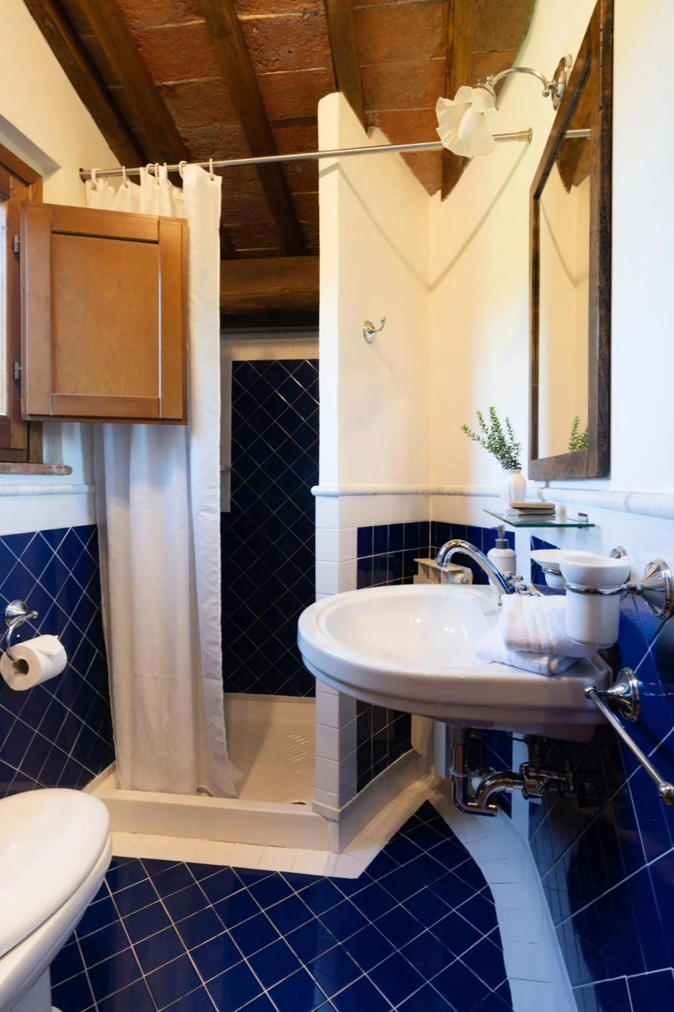 Bathroom in GHIZZOLO Residence - Refurbished Pool 2025