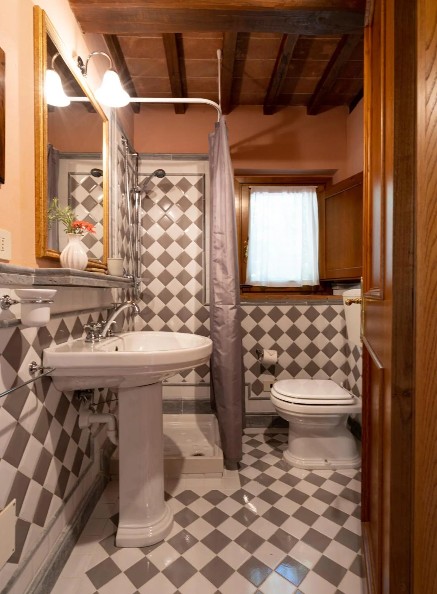 Bathroom in GHIZZOLO Residence - Refurbished Pool 2025