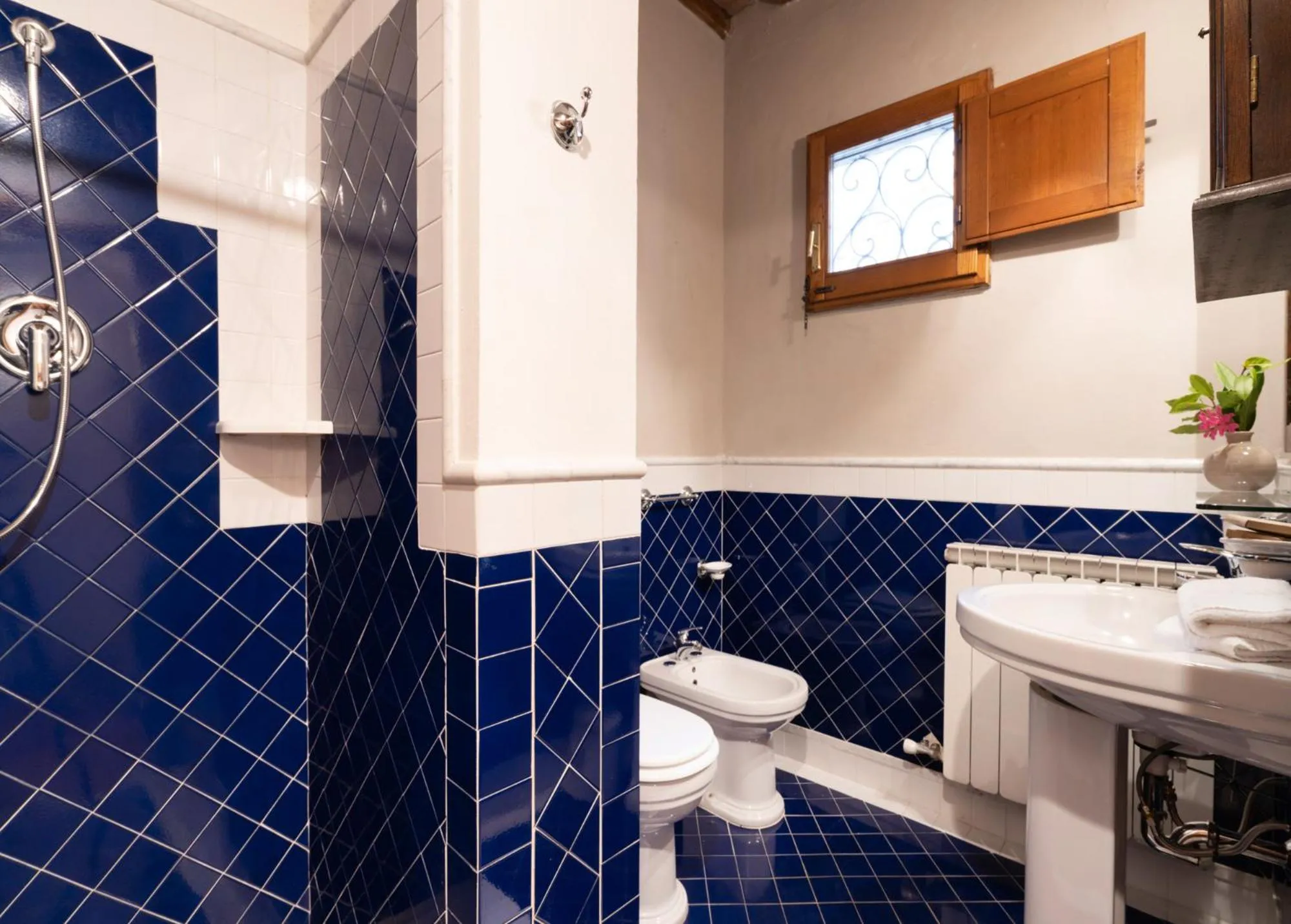 Bathroom in GHIZZOLO Residence - Refurbished Pool 2025