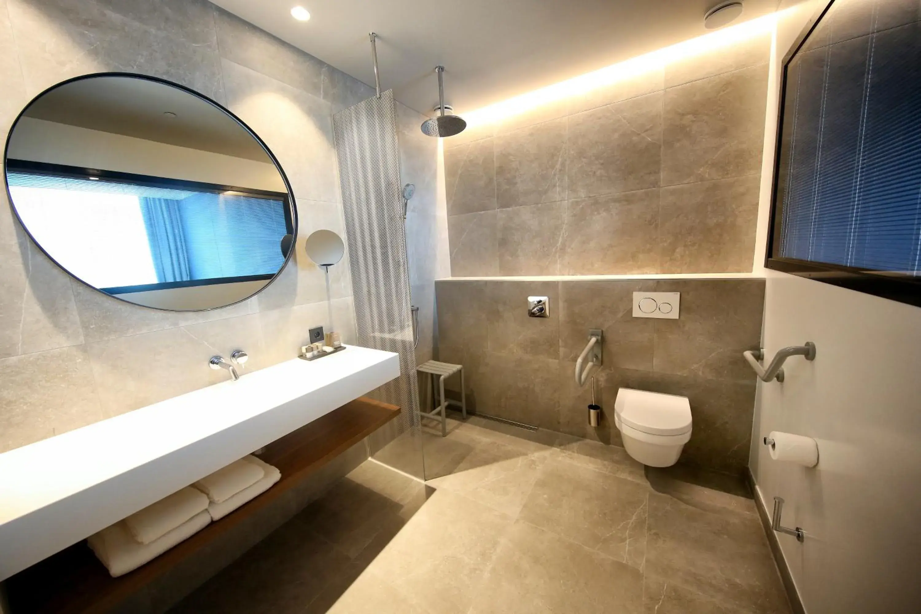 Twin Room - Disability Access in Van der Valk Hotel Amsterdam Zuidas -Rai Twin Room - Disability Access in Van der Valk Hotel Amsterdam Zuidas -Rai