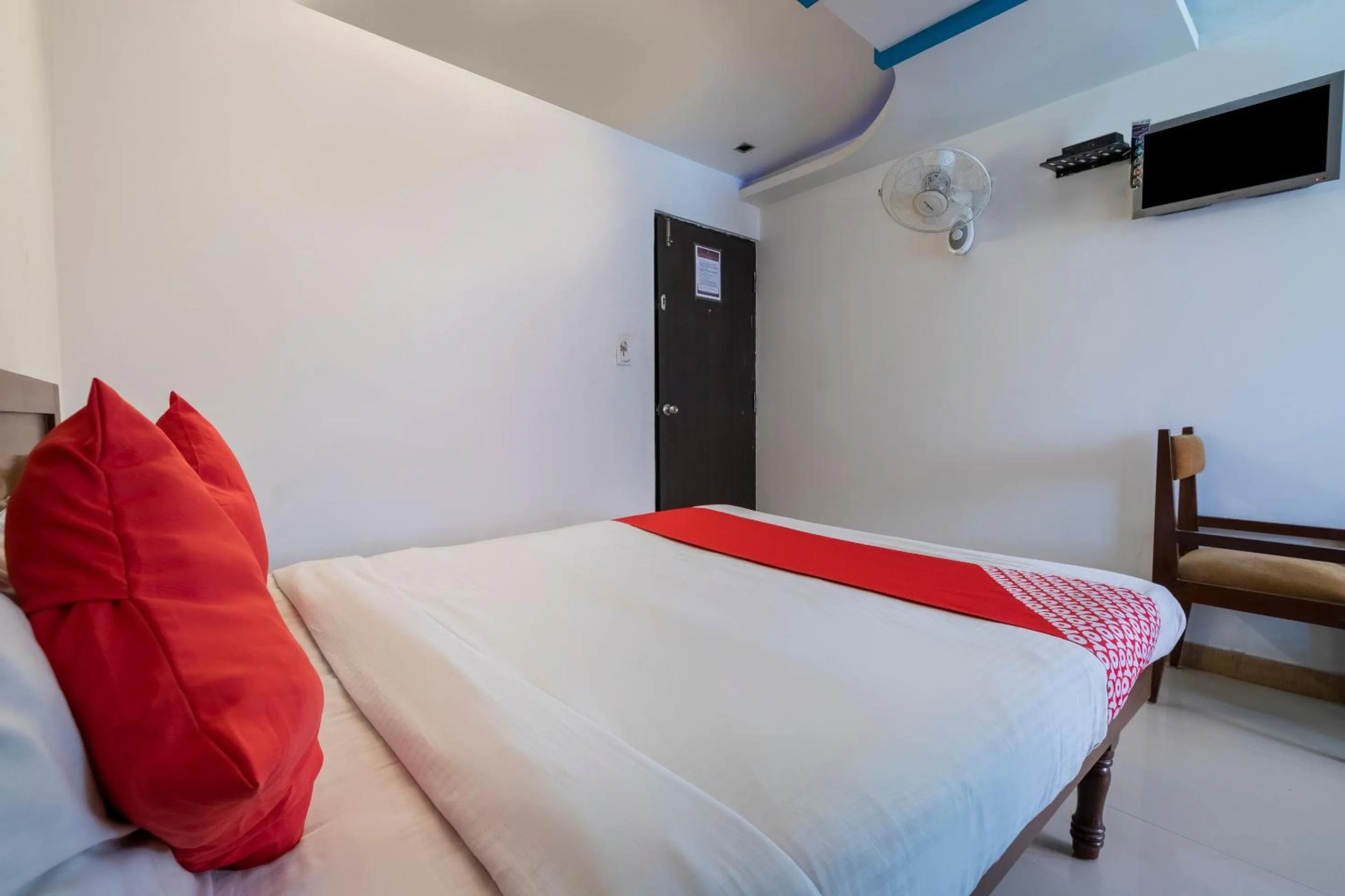 Bedroom, Bed in Hotel O The Red Velvet Opposite Novel Office Marathahalli Bridge