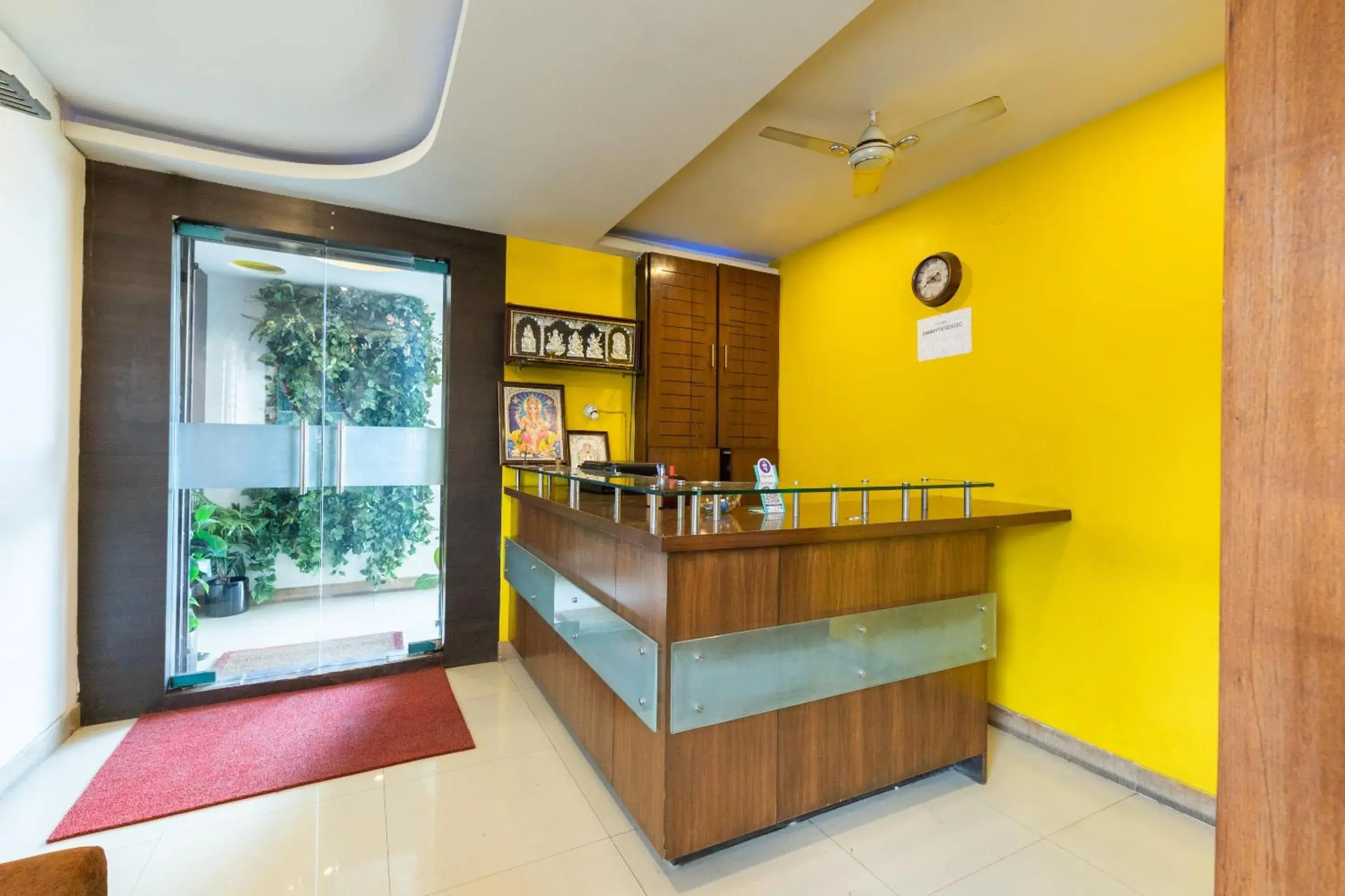 Lobby or reception in Hotel O The Red Velvet Opposite Novel Office Marathahalli Bridge Lobby or reception in Hotel O The Red Velvet Opposite Novel Office Marathahalli Bridge