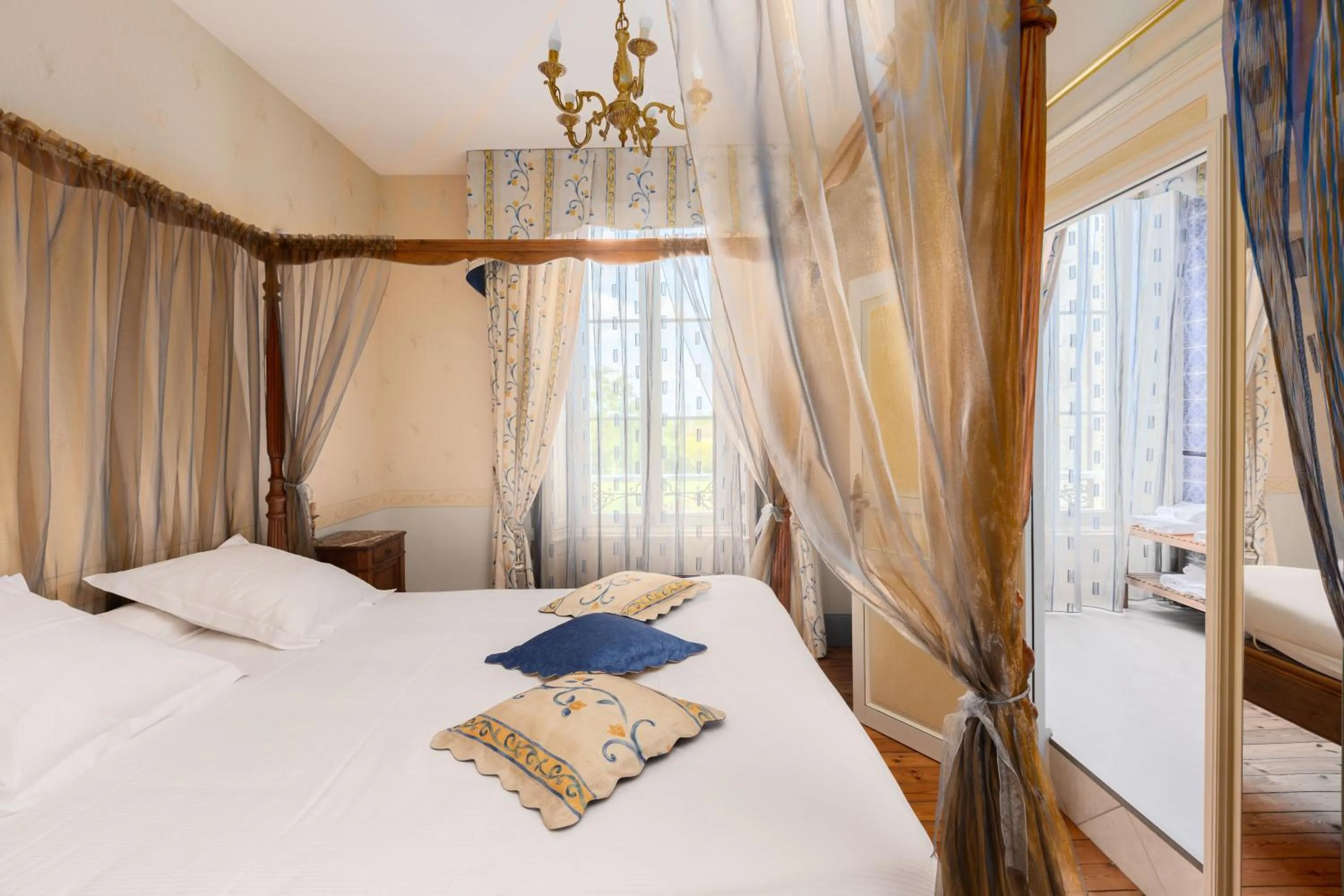 Bed in Château de la Richerie - proche Puy du Fou