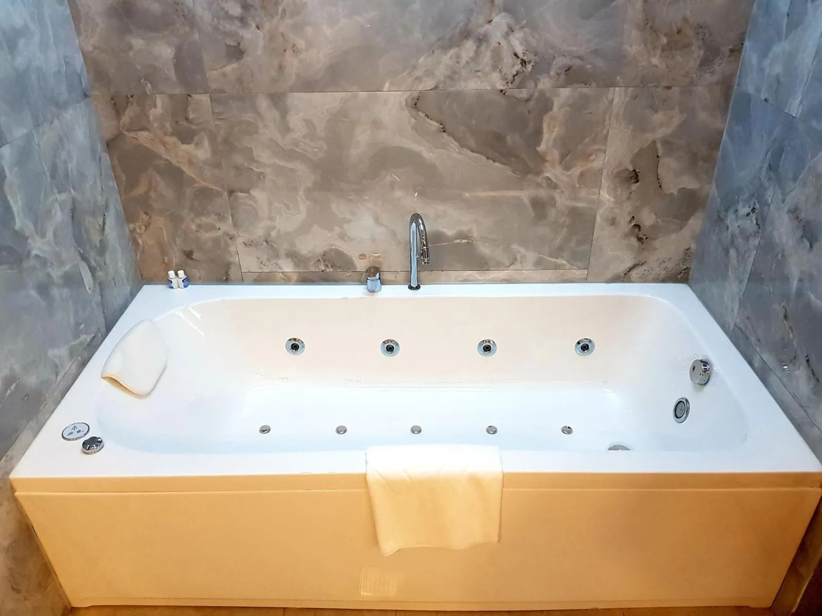 Bath in My Garden Hotel