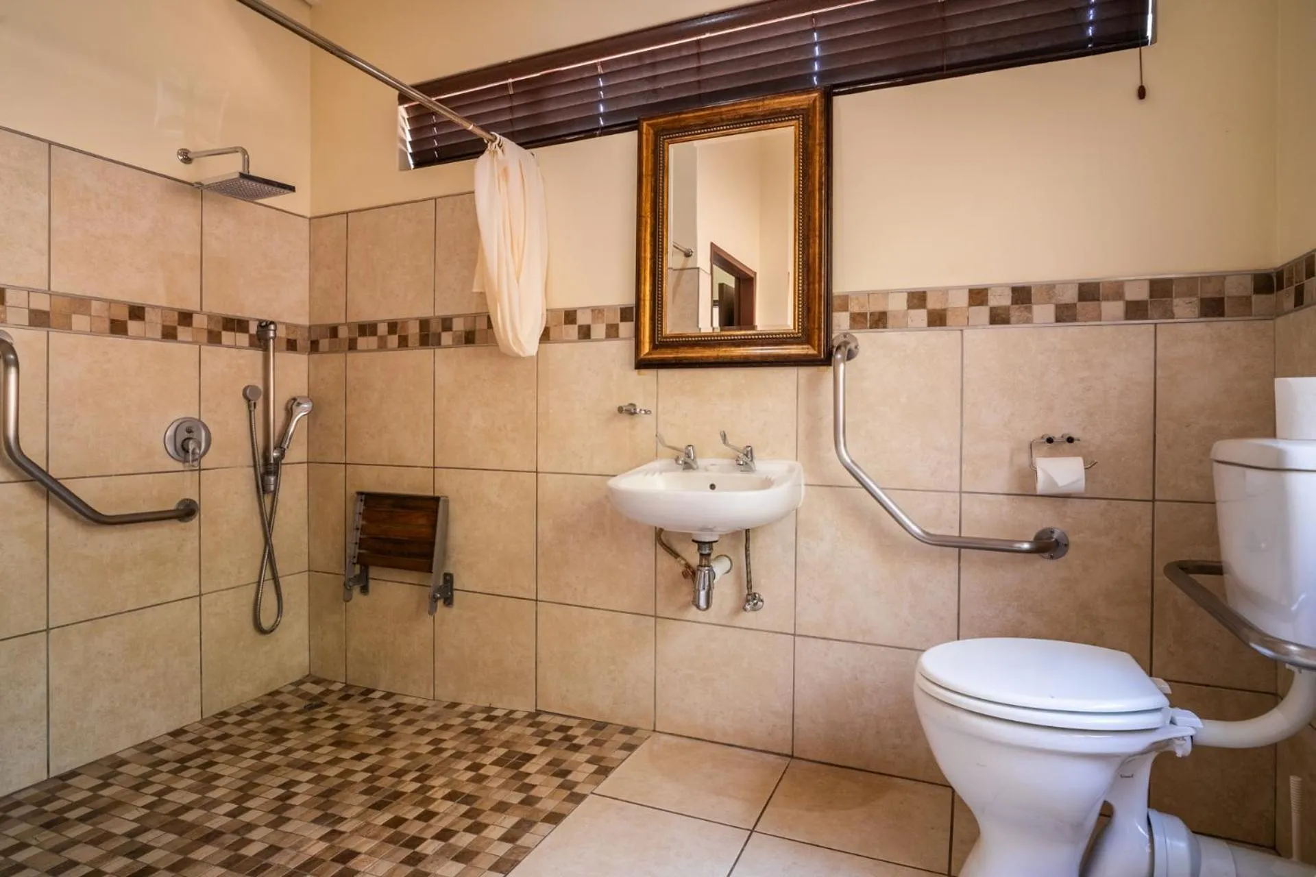 Shower in ATKV Buffelspoort