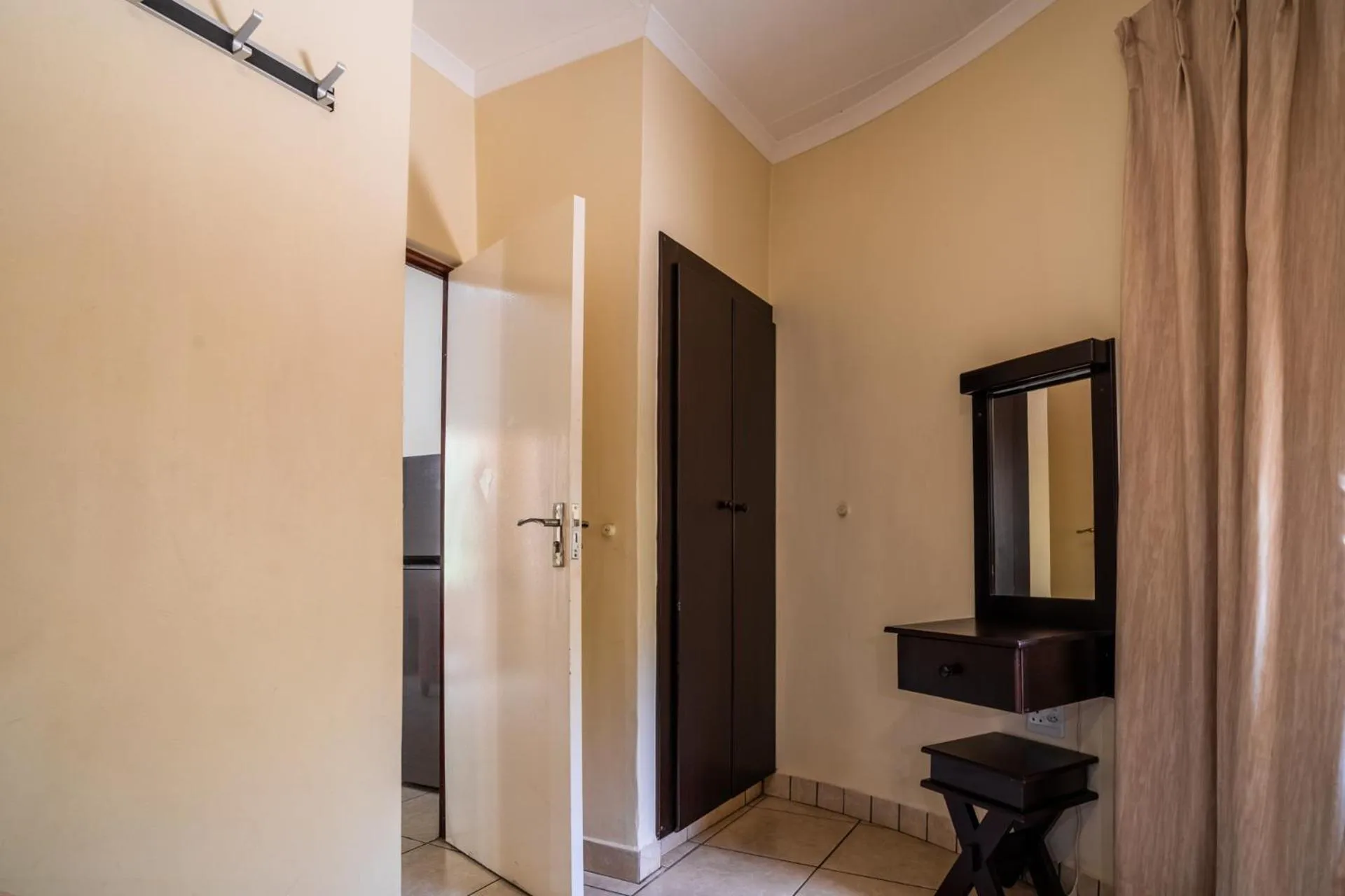 wardrobe in ATKV Buffelspoort