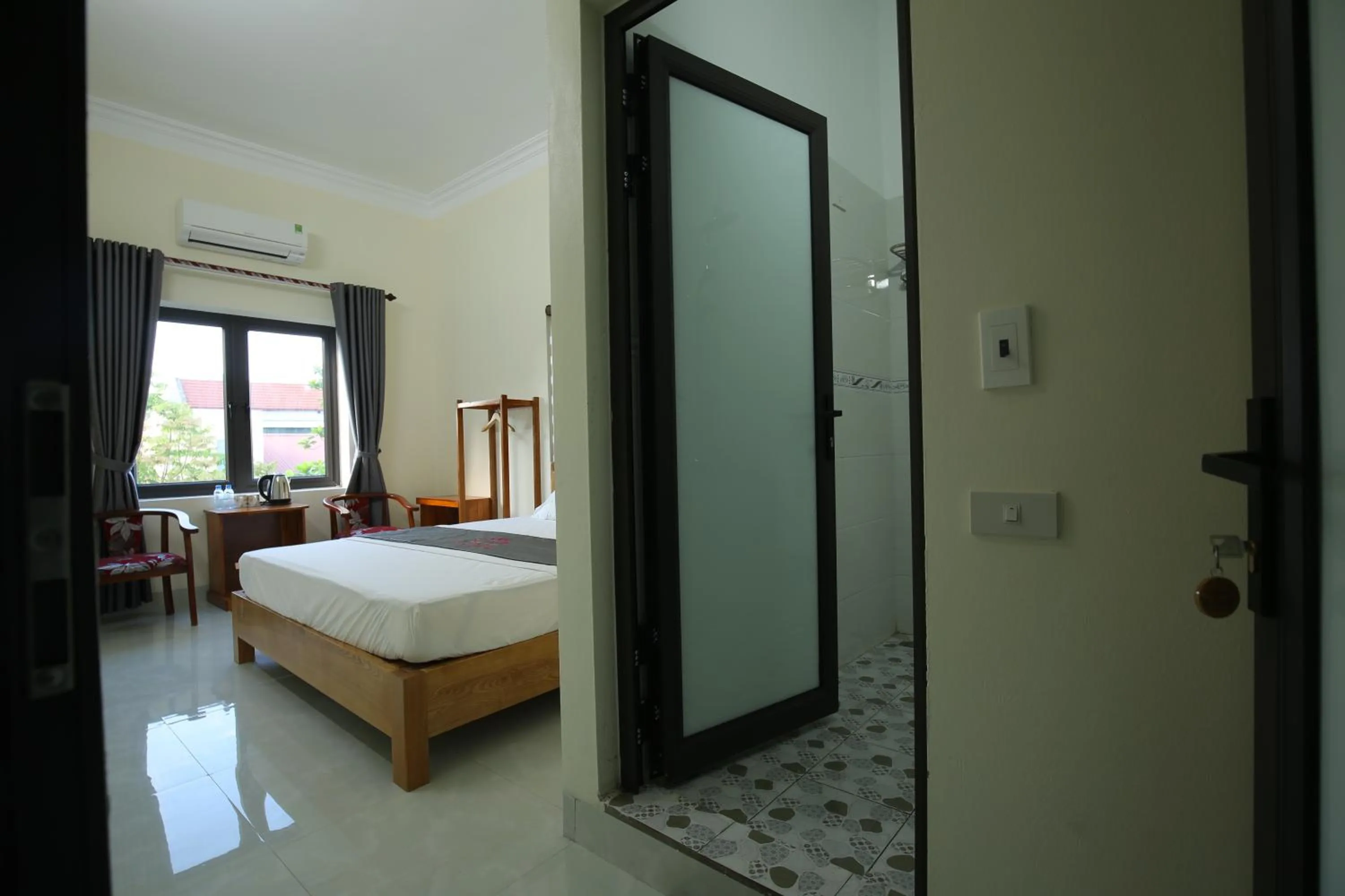 Photo of the whole room, Bed in Sen's Homestay