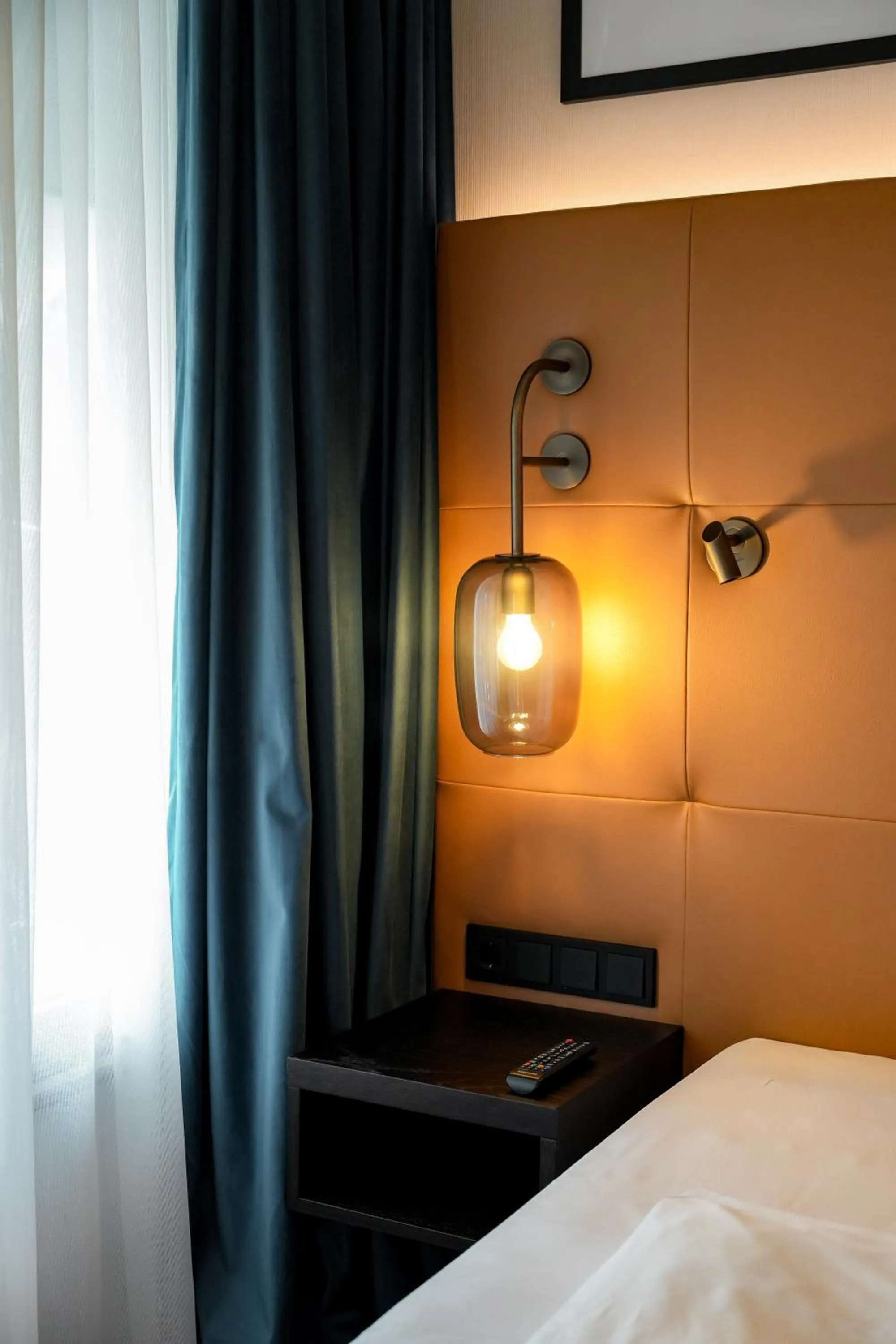 Photo of the whole room, Bed in Steigenberger Icon Parkhotel Düsseldorf