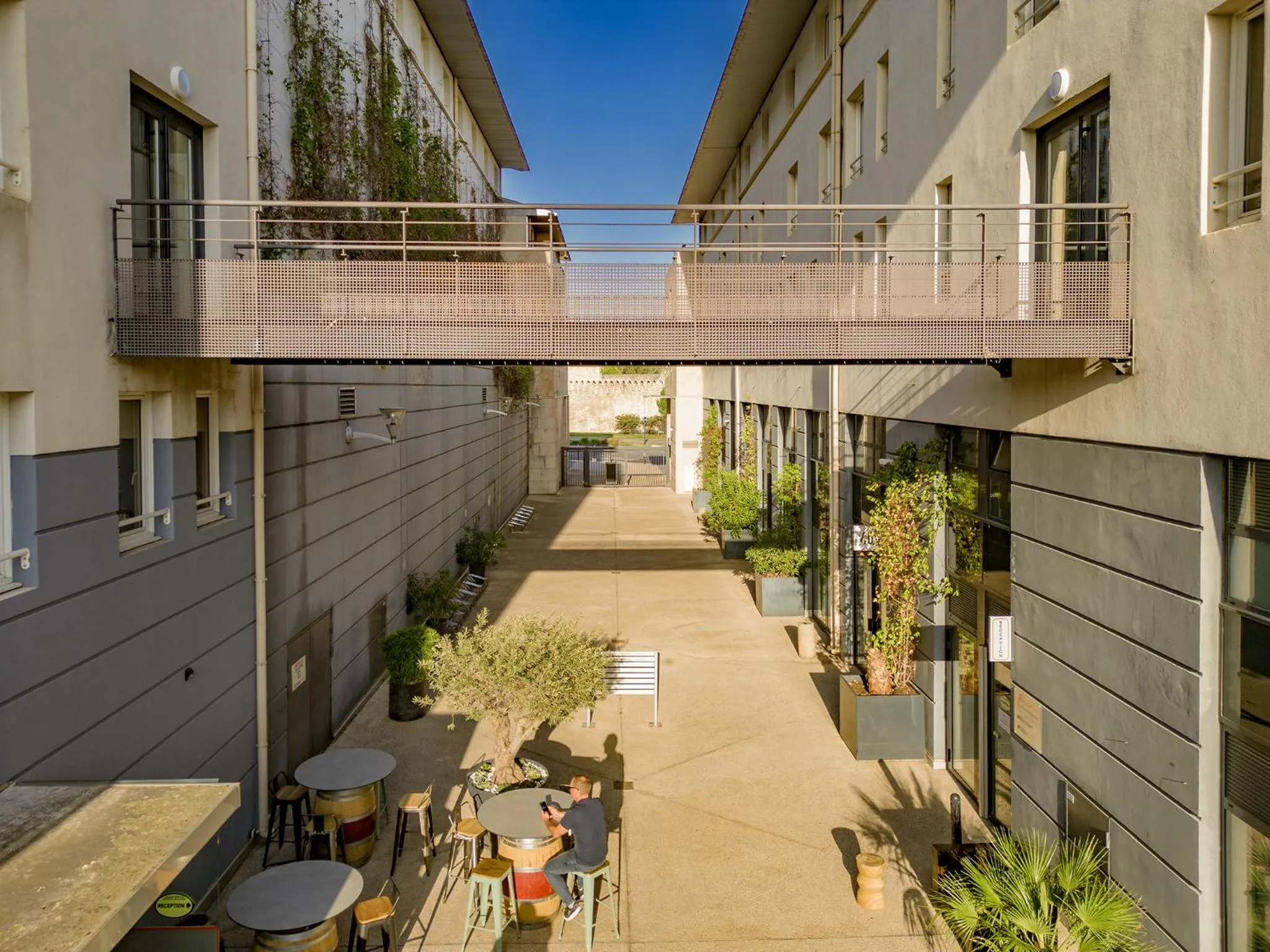 Patio in ApartHotel Sainte-Marthe