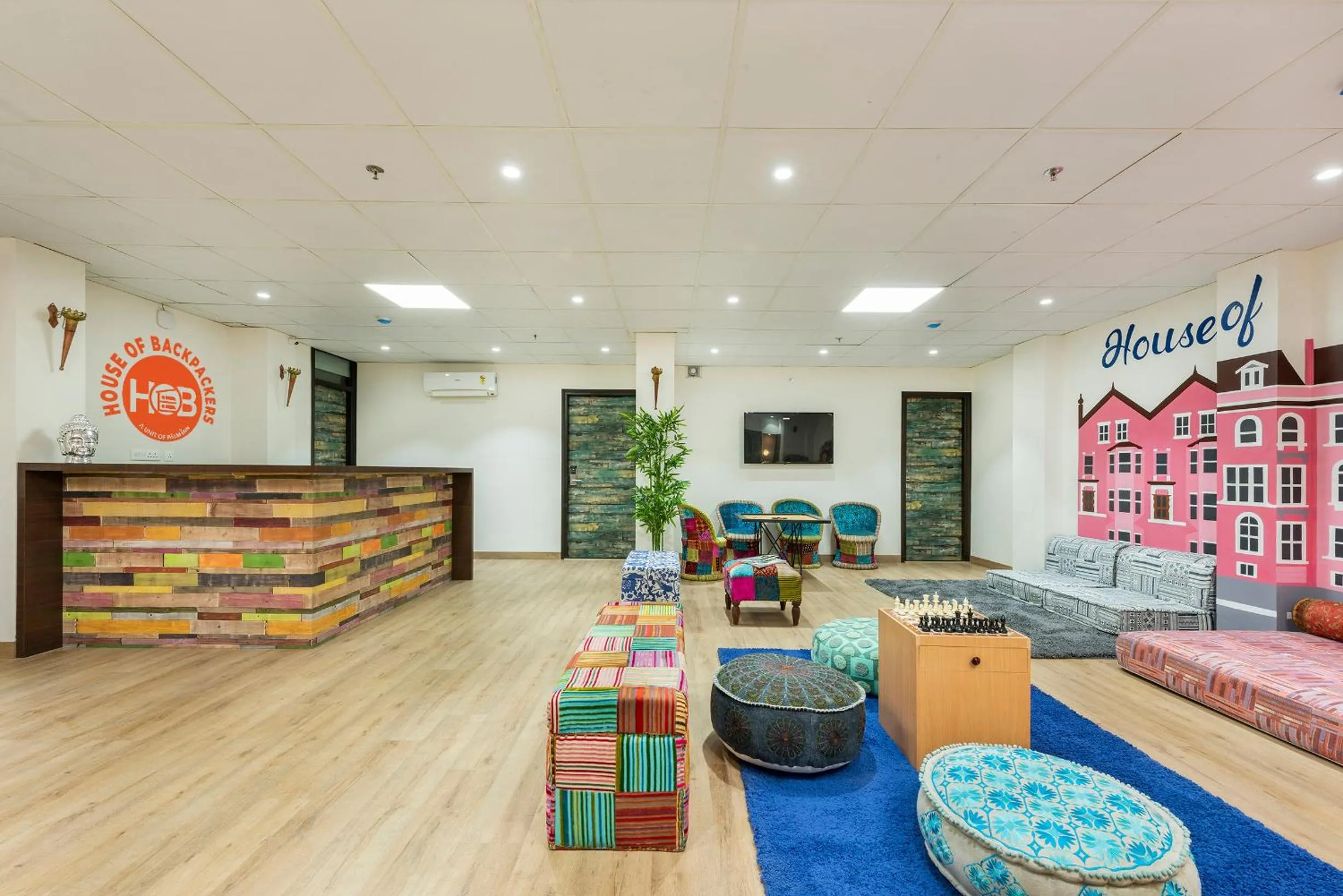 Communal lounge/ TV room in House of Backpackers