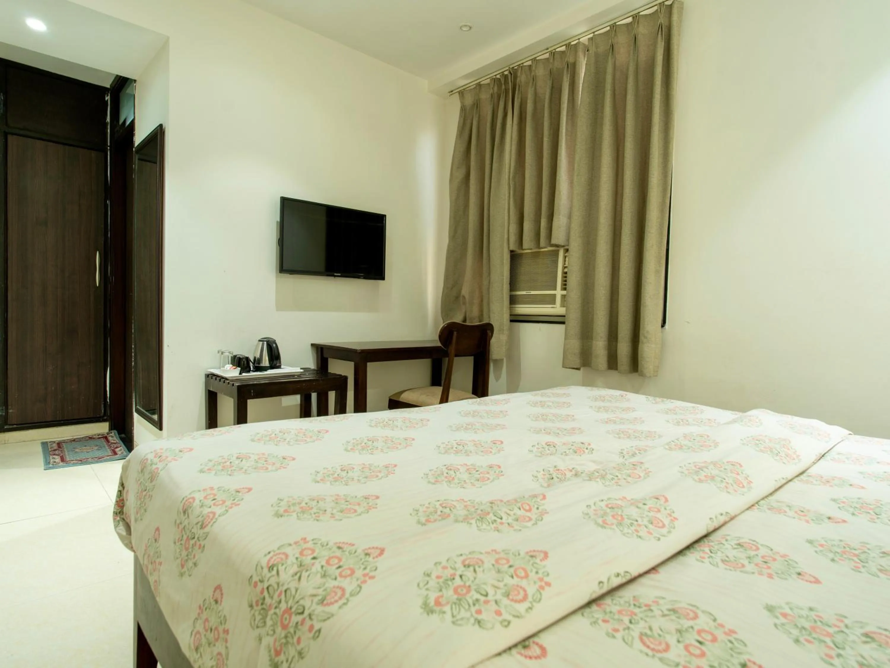 Bedroom, Bed in House of Backpackers