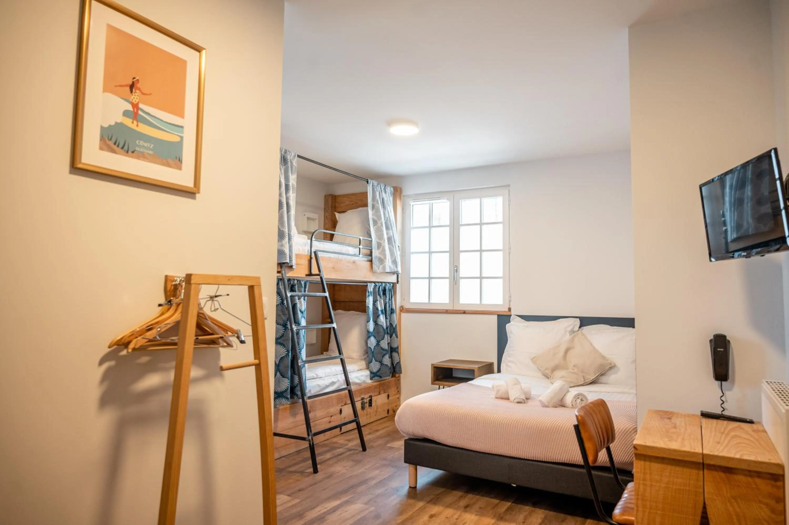 Photo of the whole room, Bed in Auberge Koskenia