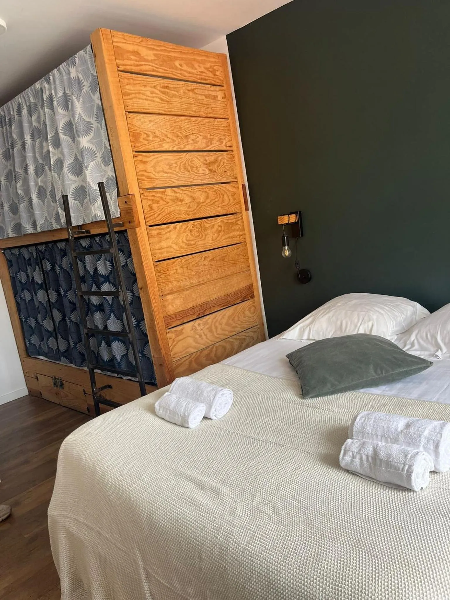 Photo of the whole room, Bed in Auberge Koskenia