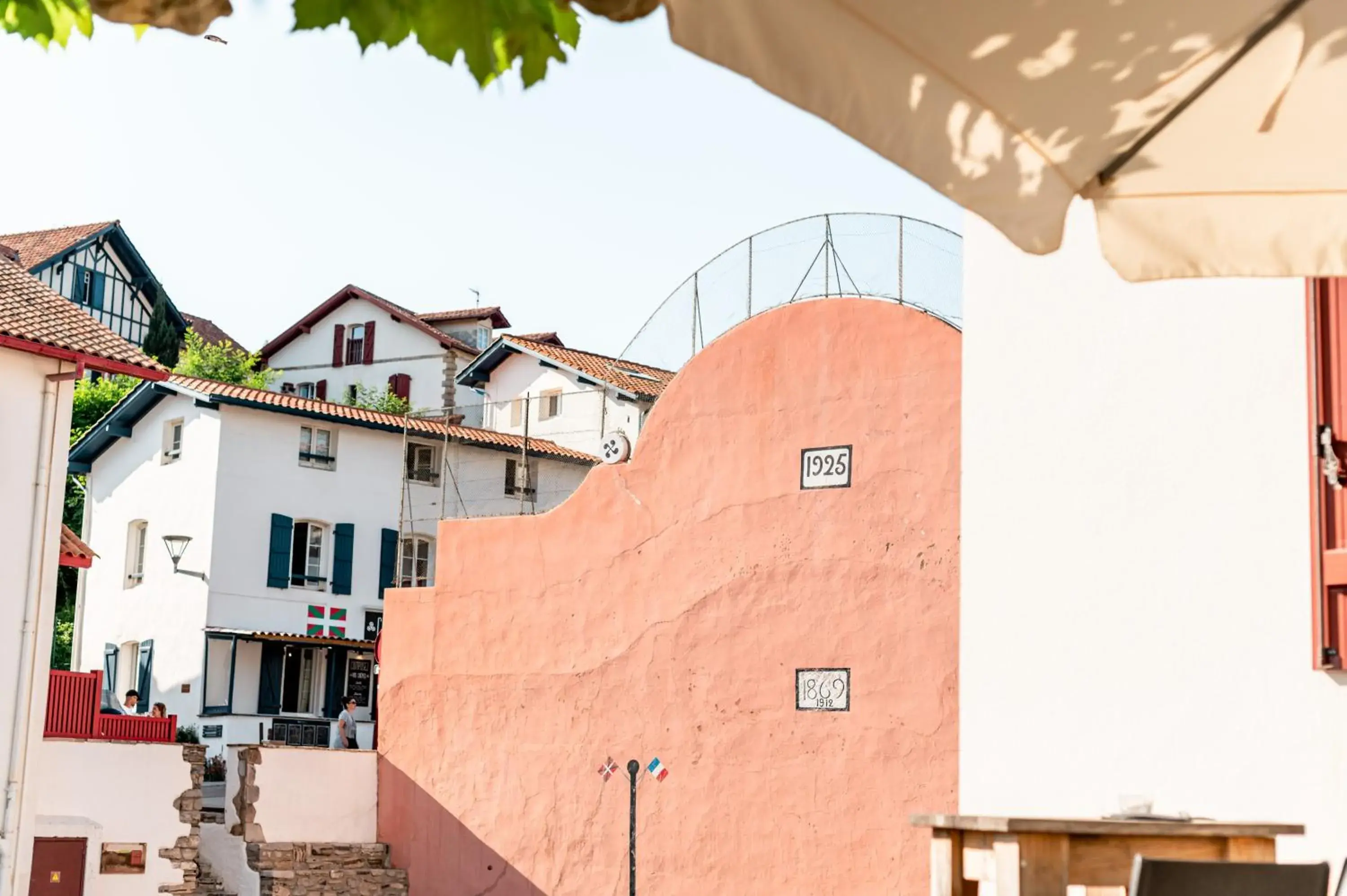 Single Bed in Mixed Dormitory Room in Auberge Koskenia Single Bed in Mixed Dormitory Room in Auberge Koskenia