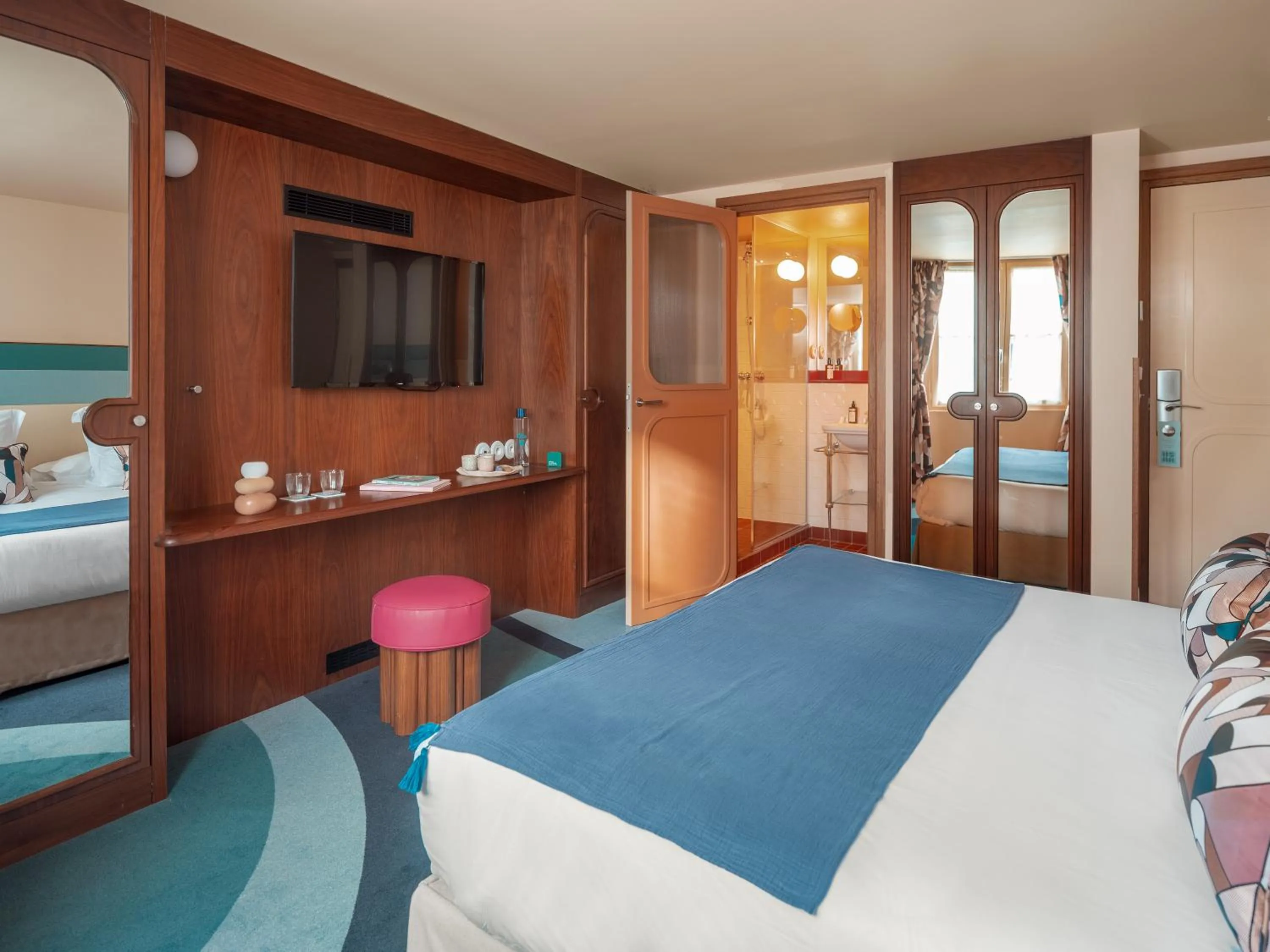 Bed in Hôtel Saint-André des Arts