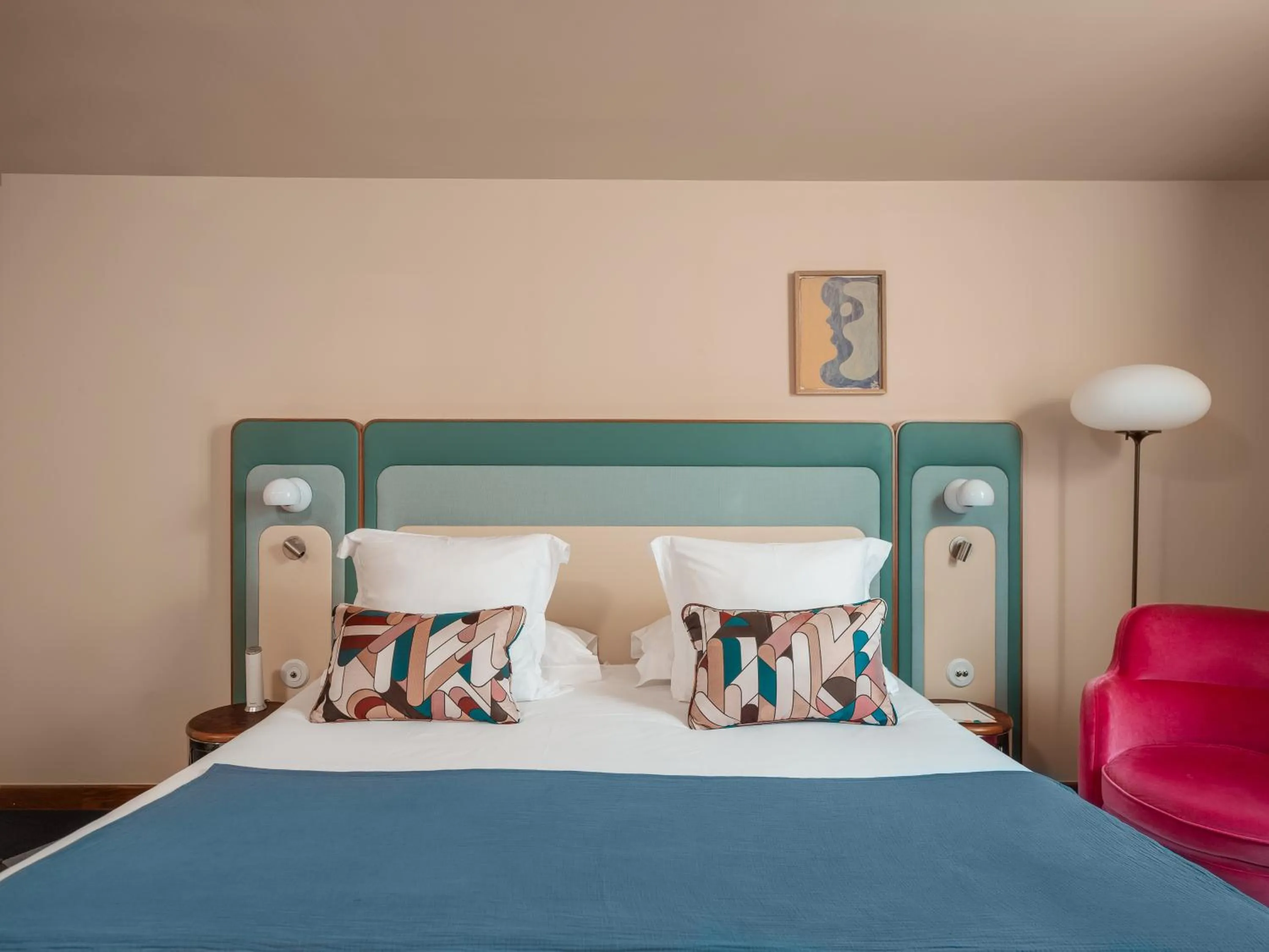 Bed in Hôtel Saint-André des Arts