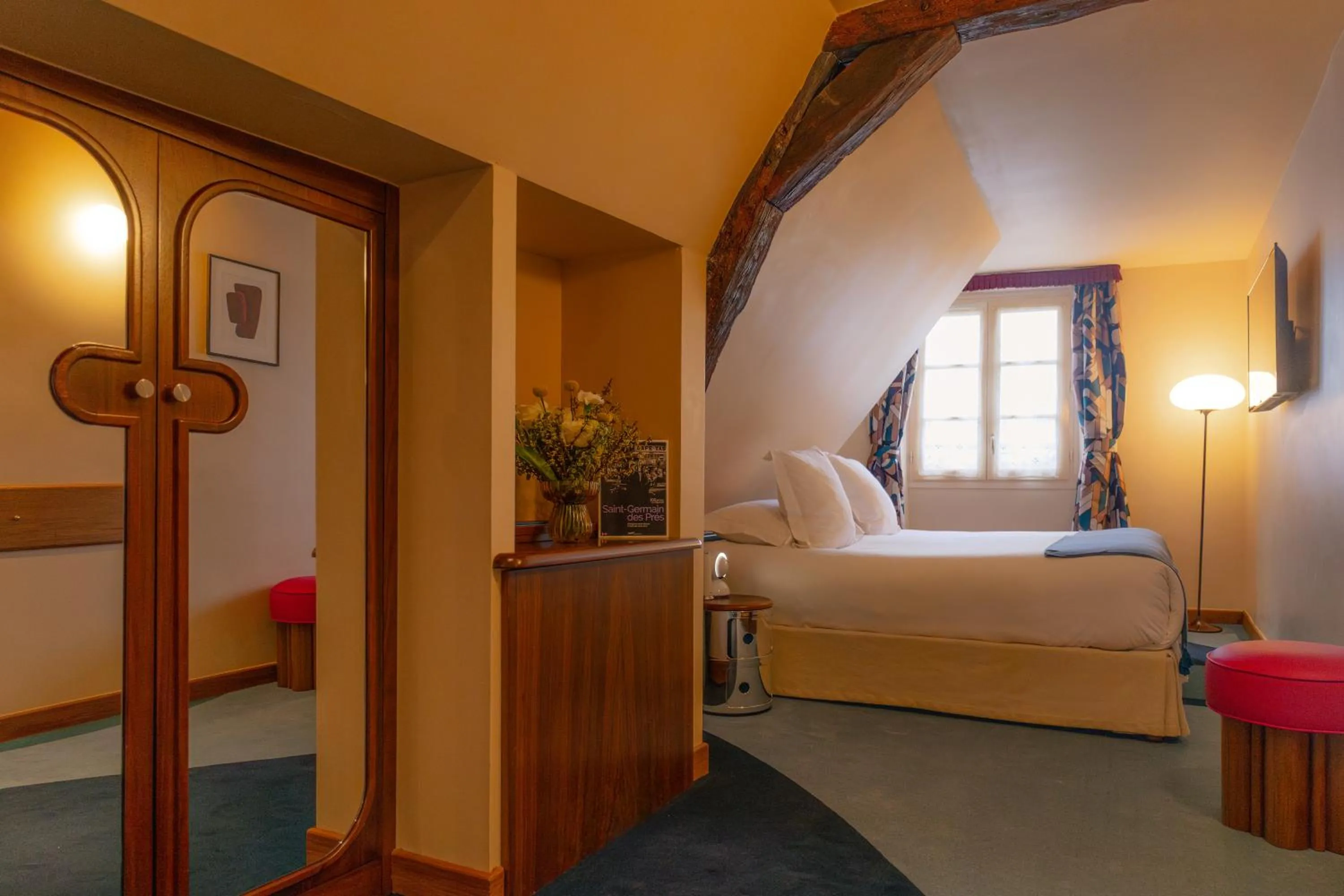 Bedroom, Bed in Hôtel Saint-André des Arts