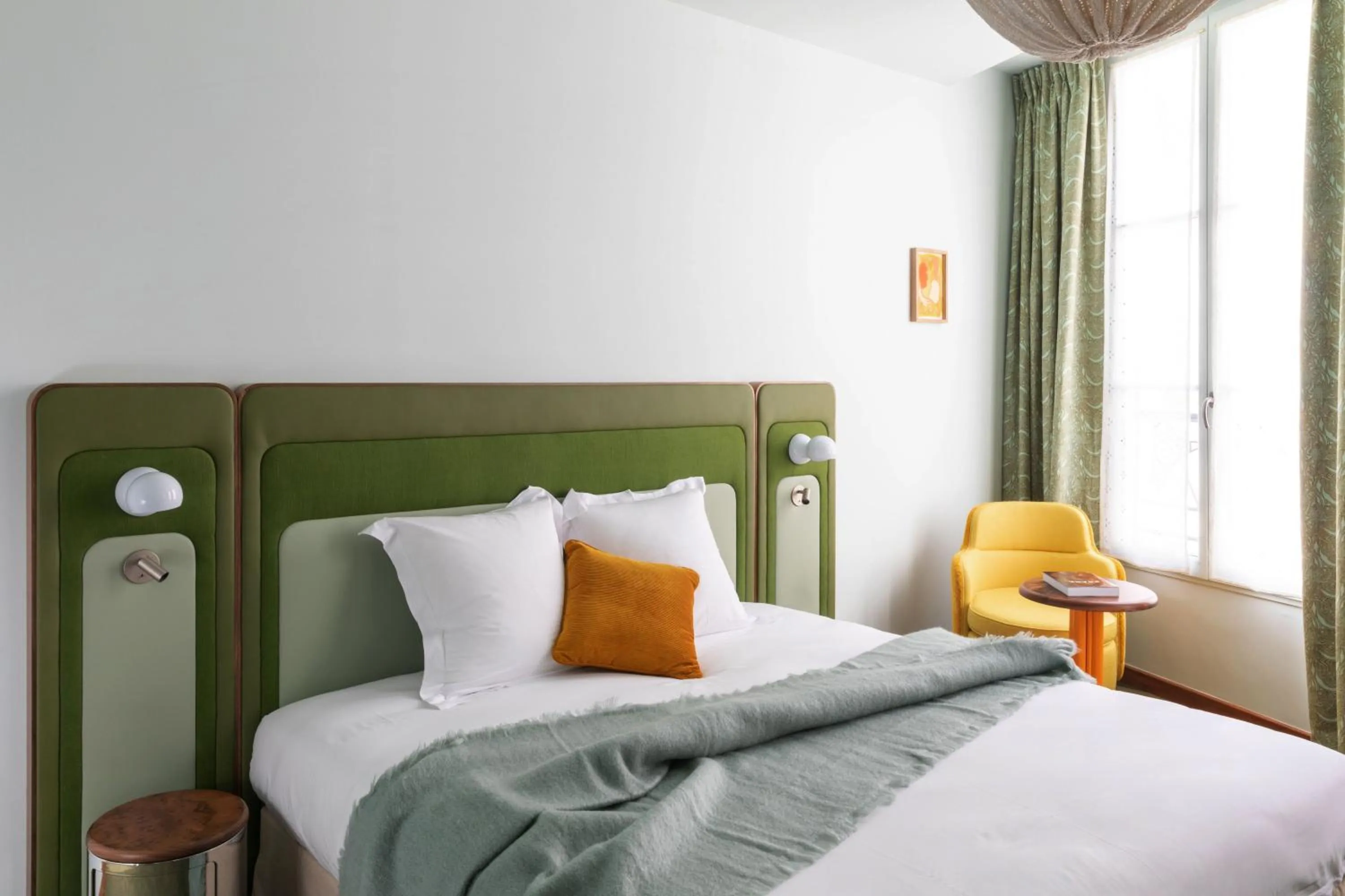 Bed in Hôtel Saint-André des Arts