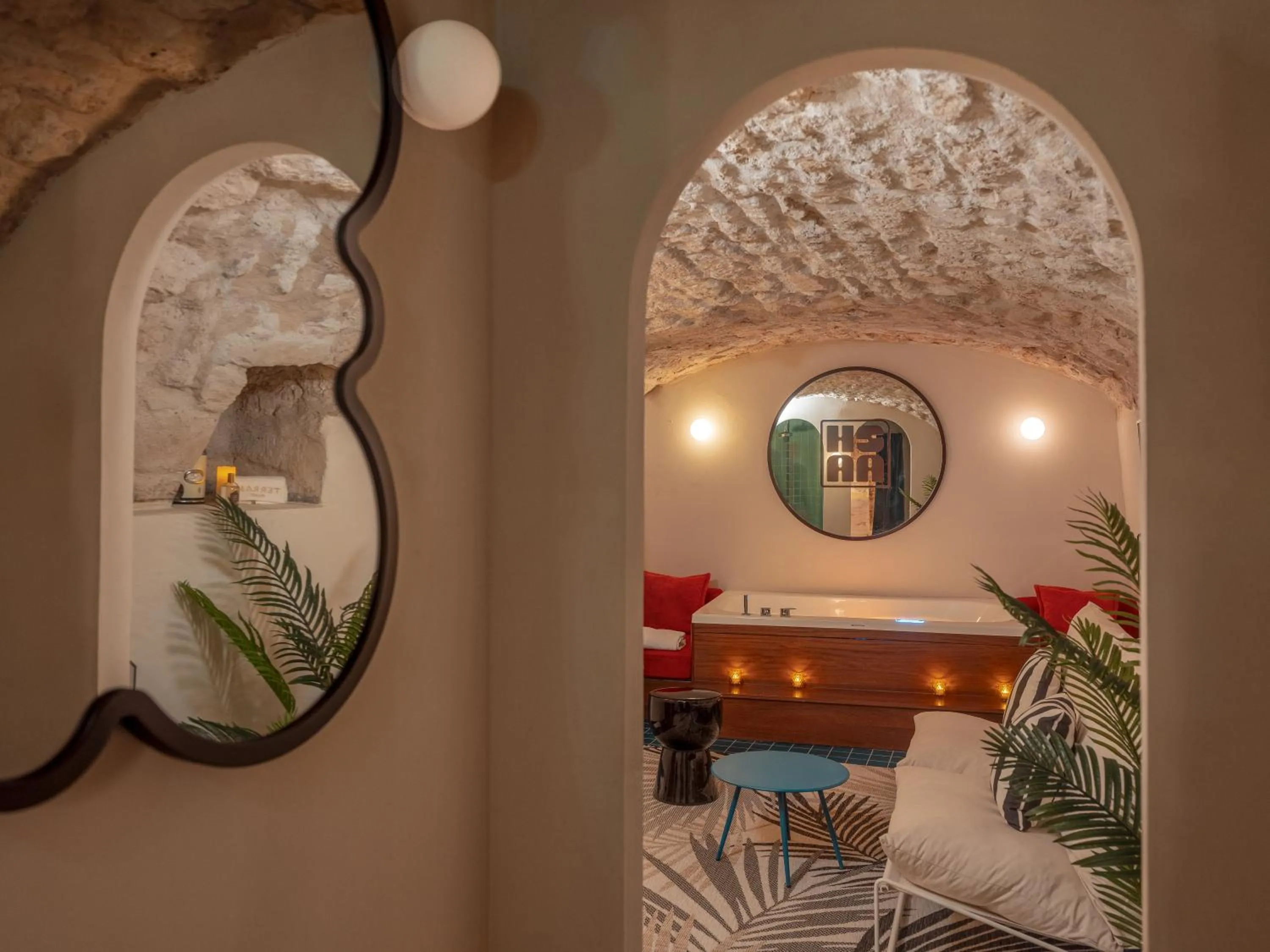 Hot Tub in Hôtel Saint-André des Arts