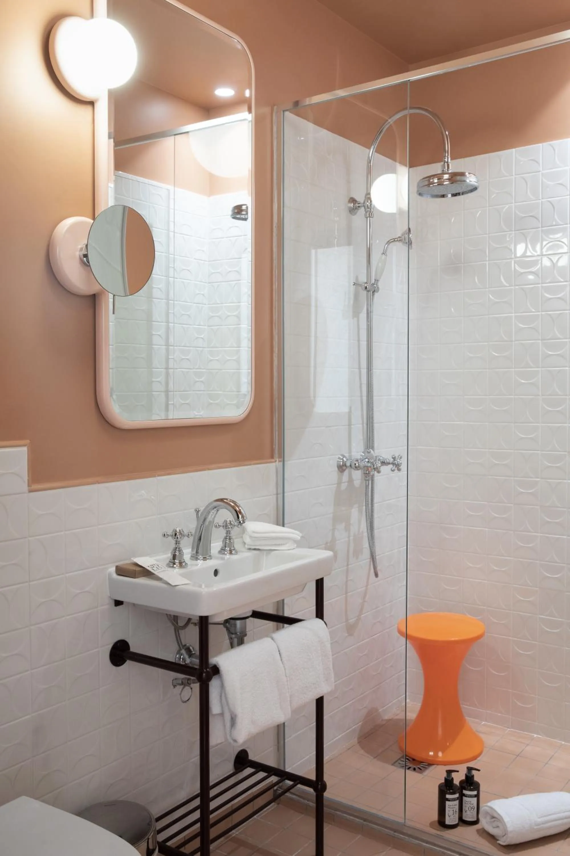 Bathroom in Hôtel Saint-André des Arts