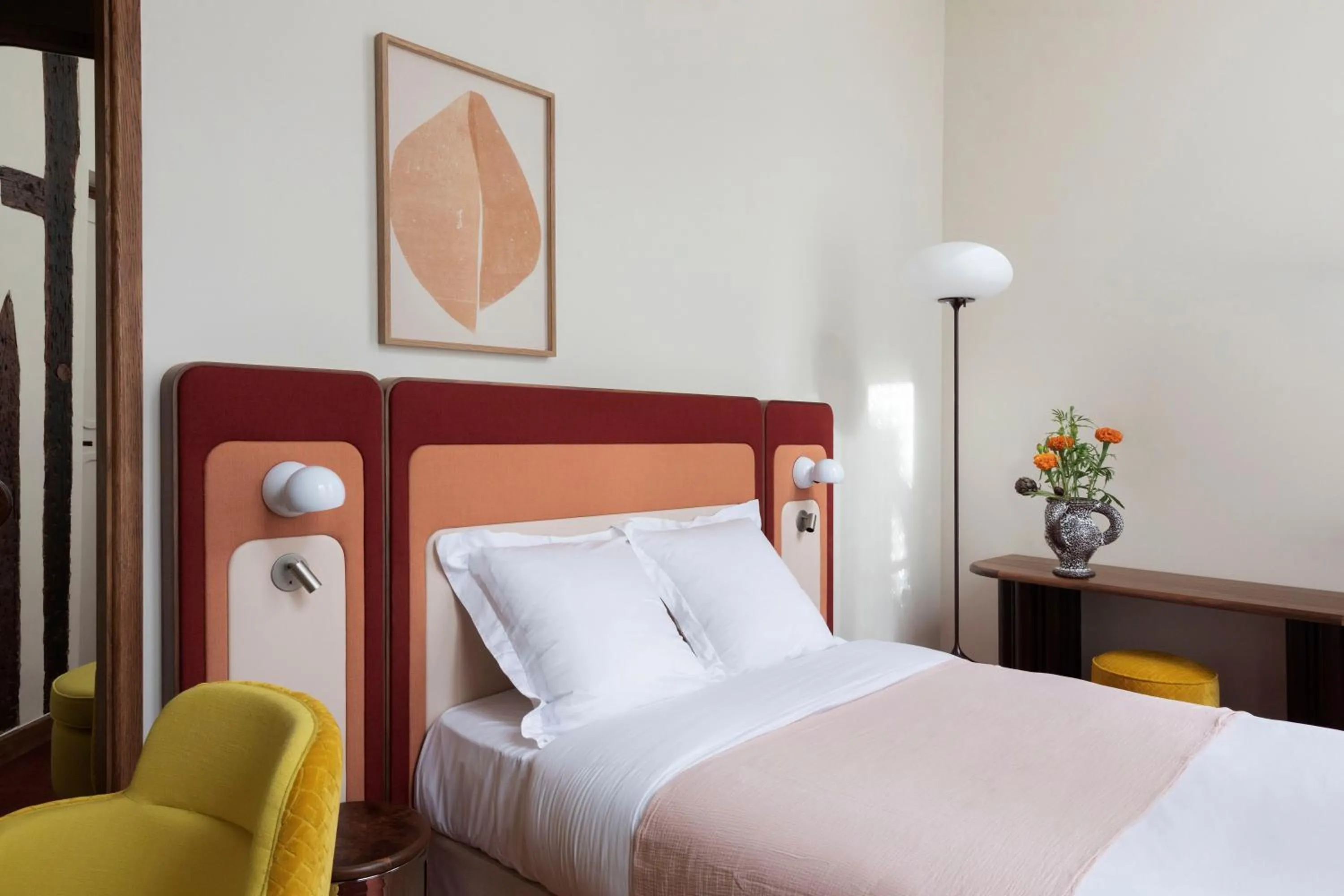 Bed in Hôtel Saint-André des Arts