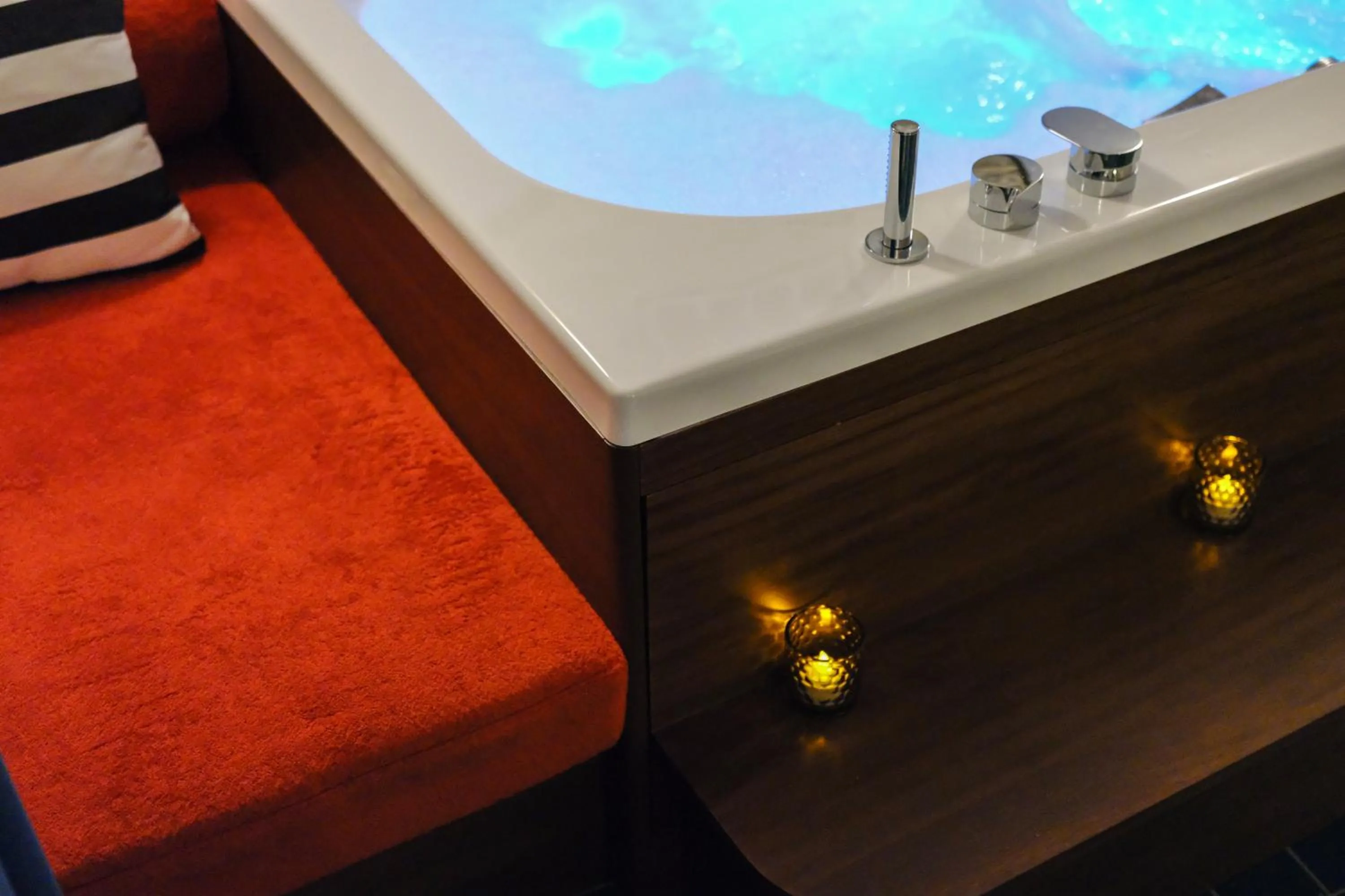 Hot Tub in Hôtel Saint-André des Arts