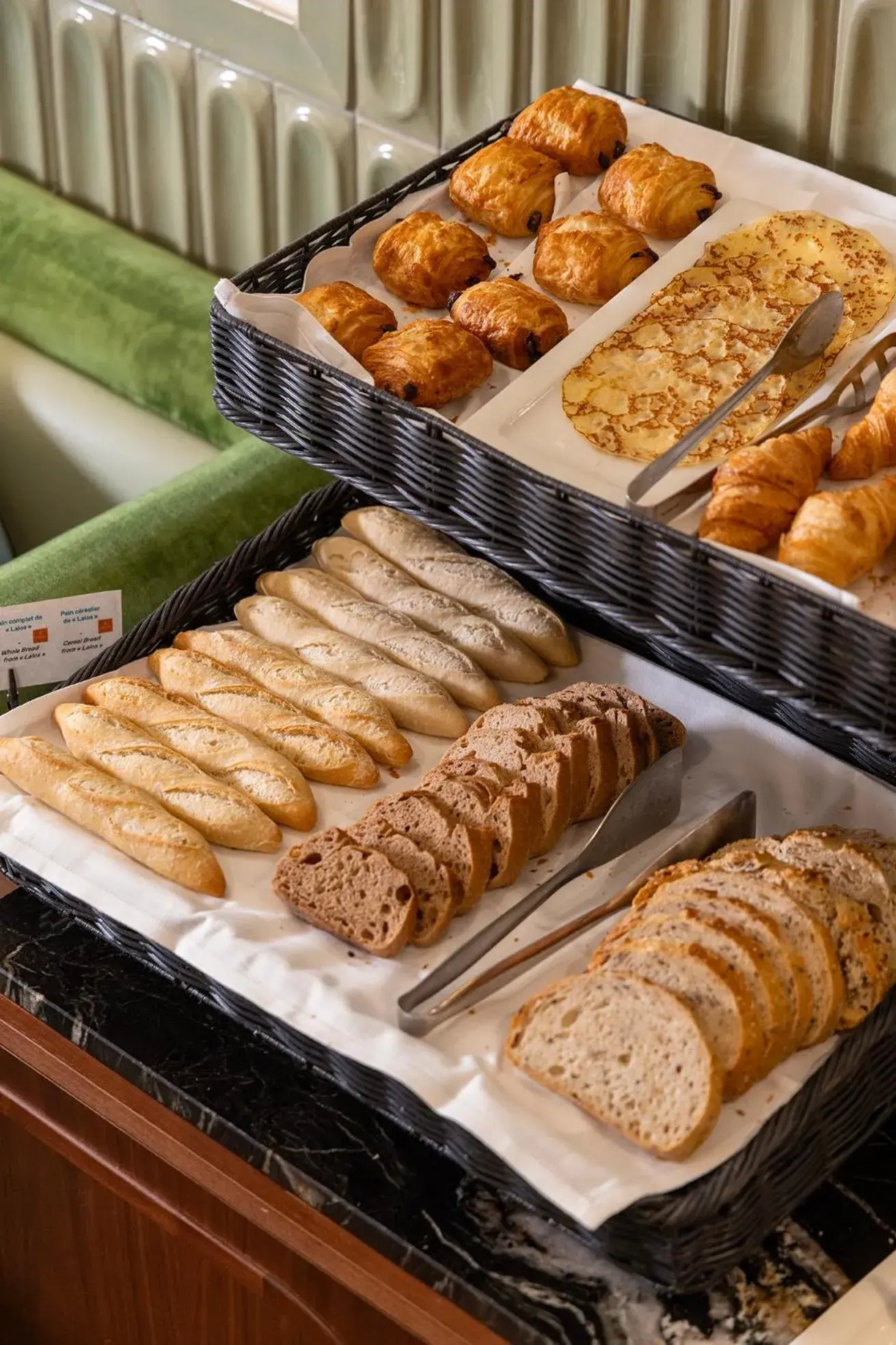 Food and drinks in Hôtel Saint-André des Arts Food and drinks in Hôtel Saint-André des Arts