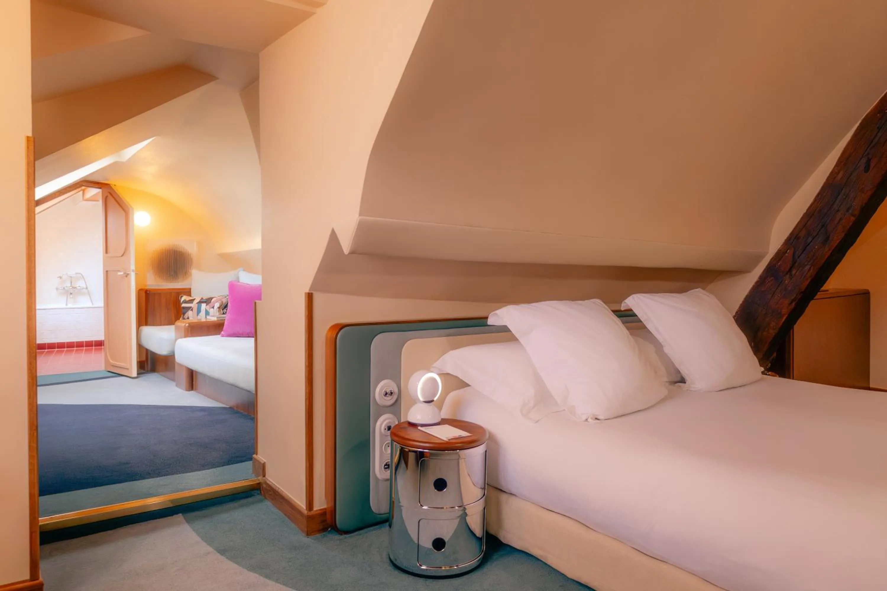 Bedroom, Bed in Hôtel Saint-André des Arts