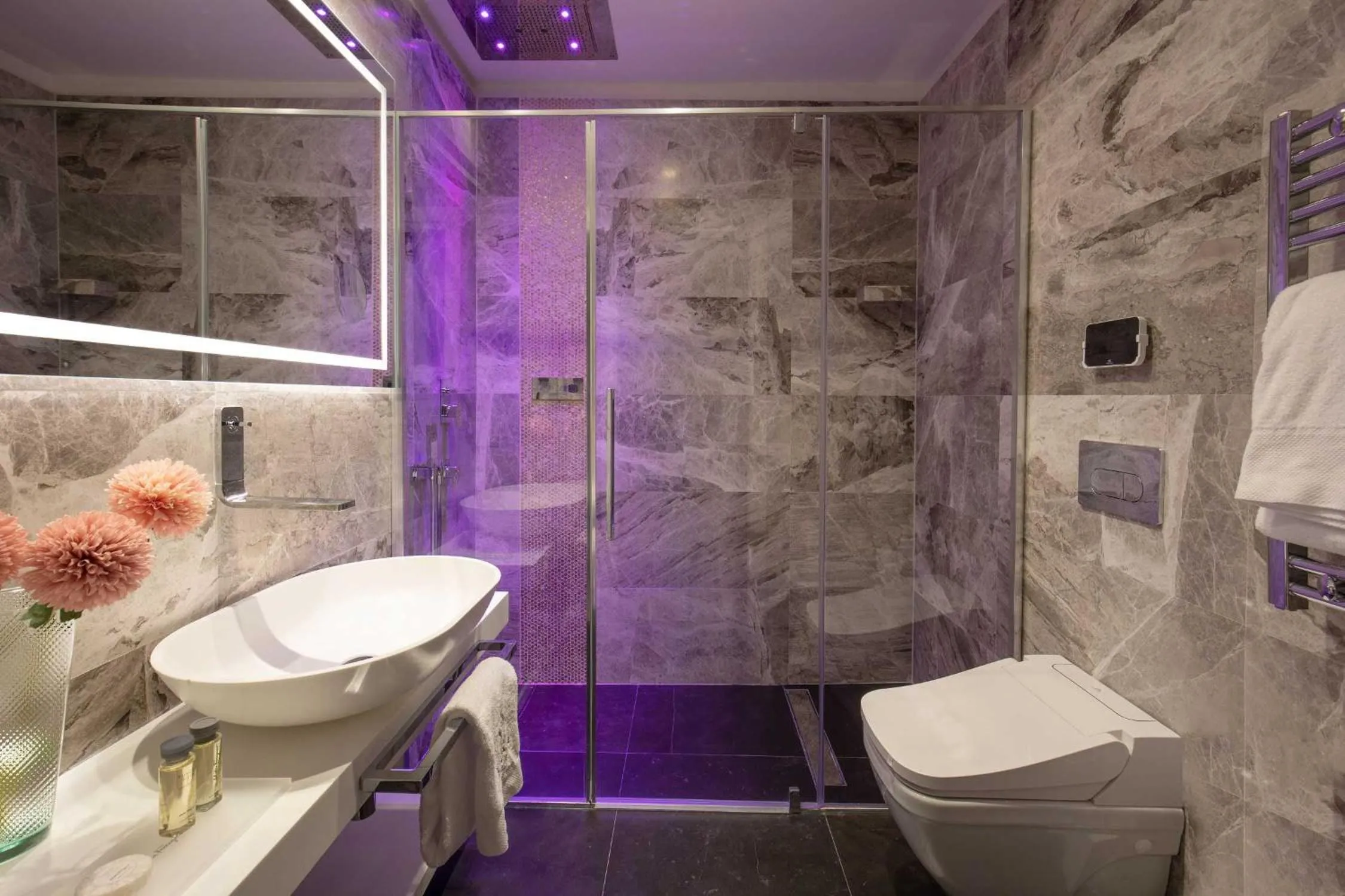 Bathroom in Hotel La Place Roma