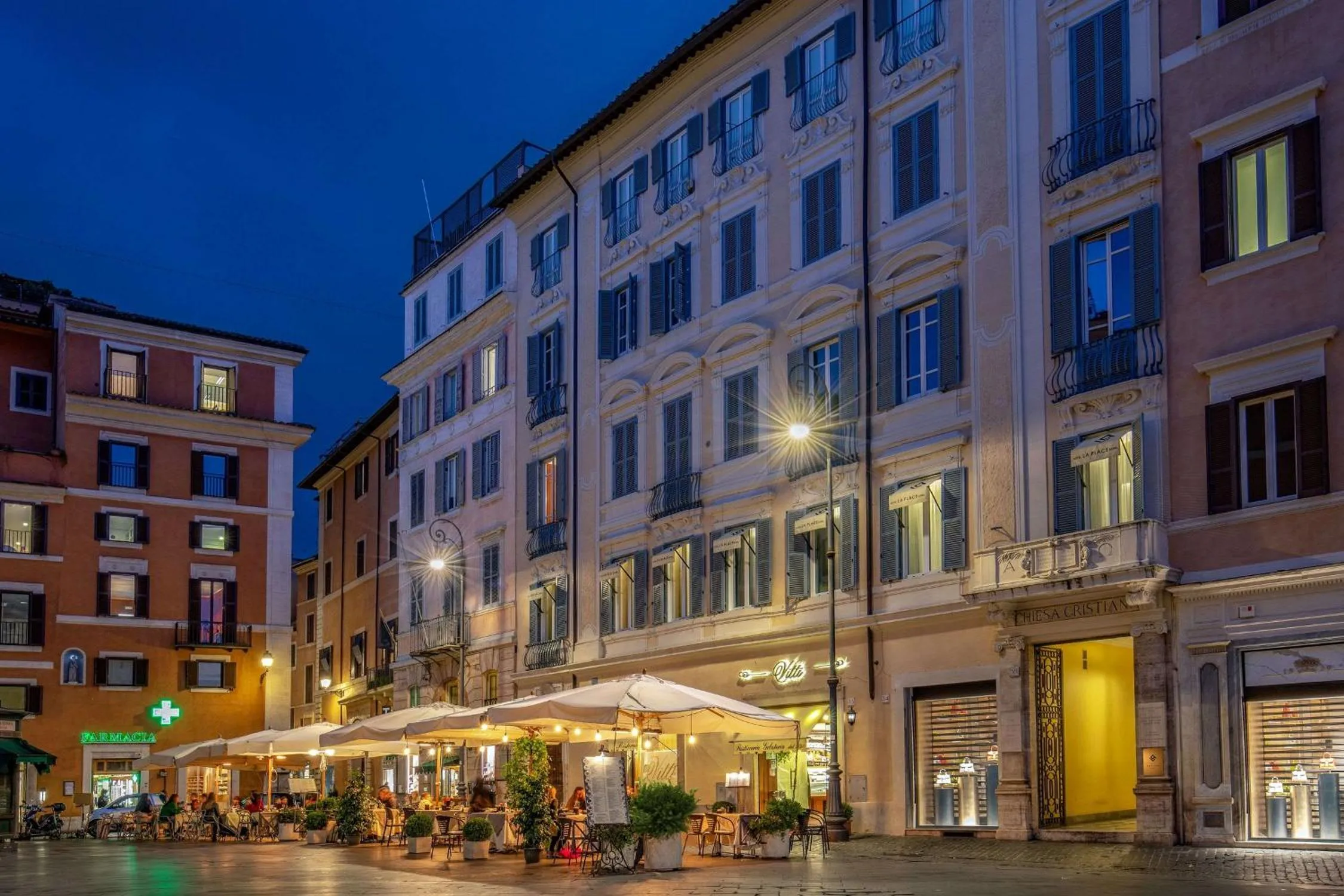 Property building in Hotel La Place Roma